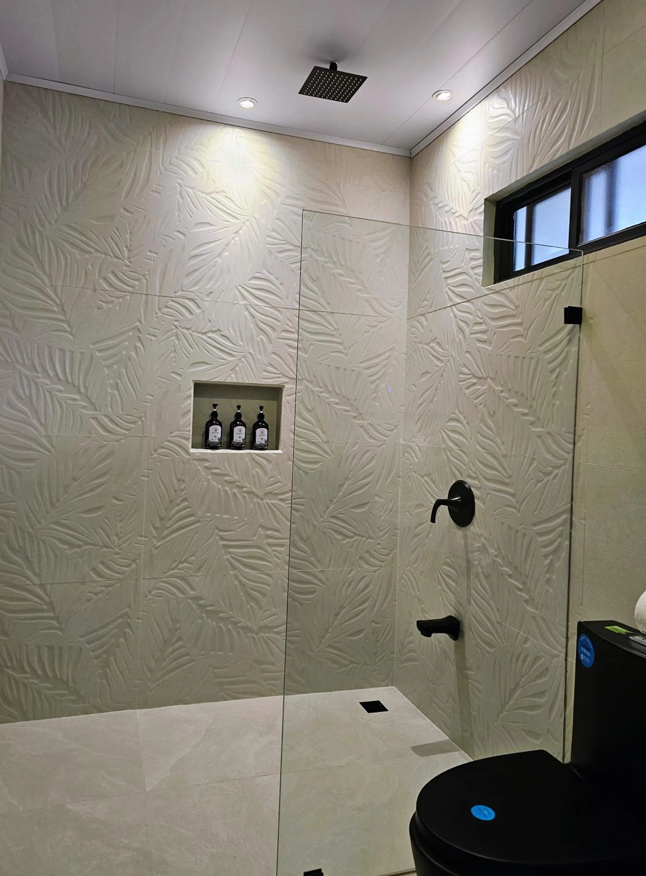 Shower in Calathea Hotel Monteverde