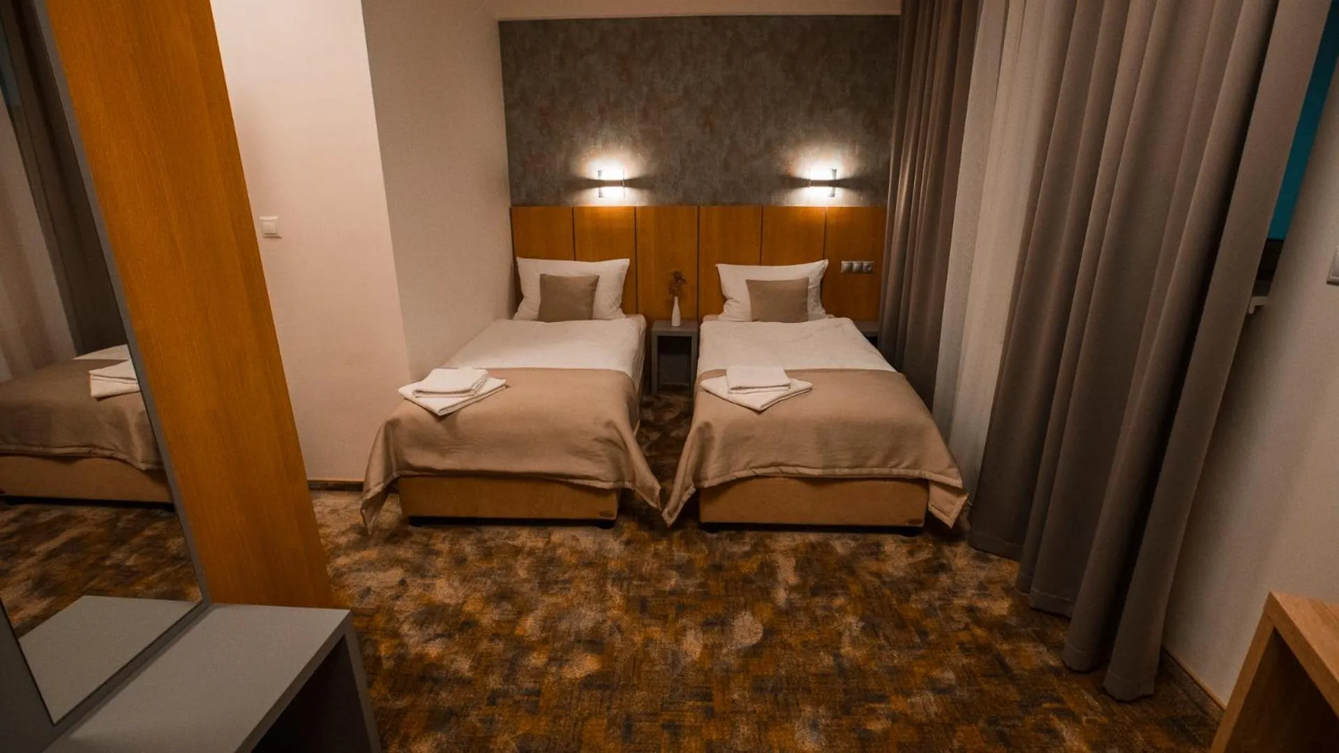 Economy Twin Room with Private Bathroom in Hotel Aréna