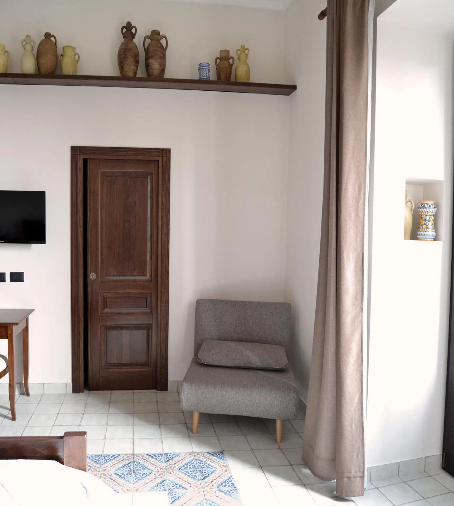 TV and multimedia in BnB Agorà Panoramic Rooms