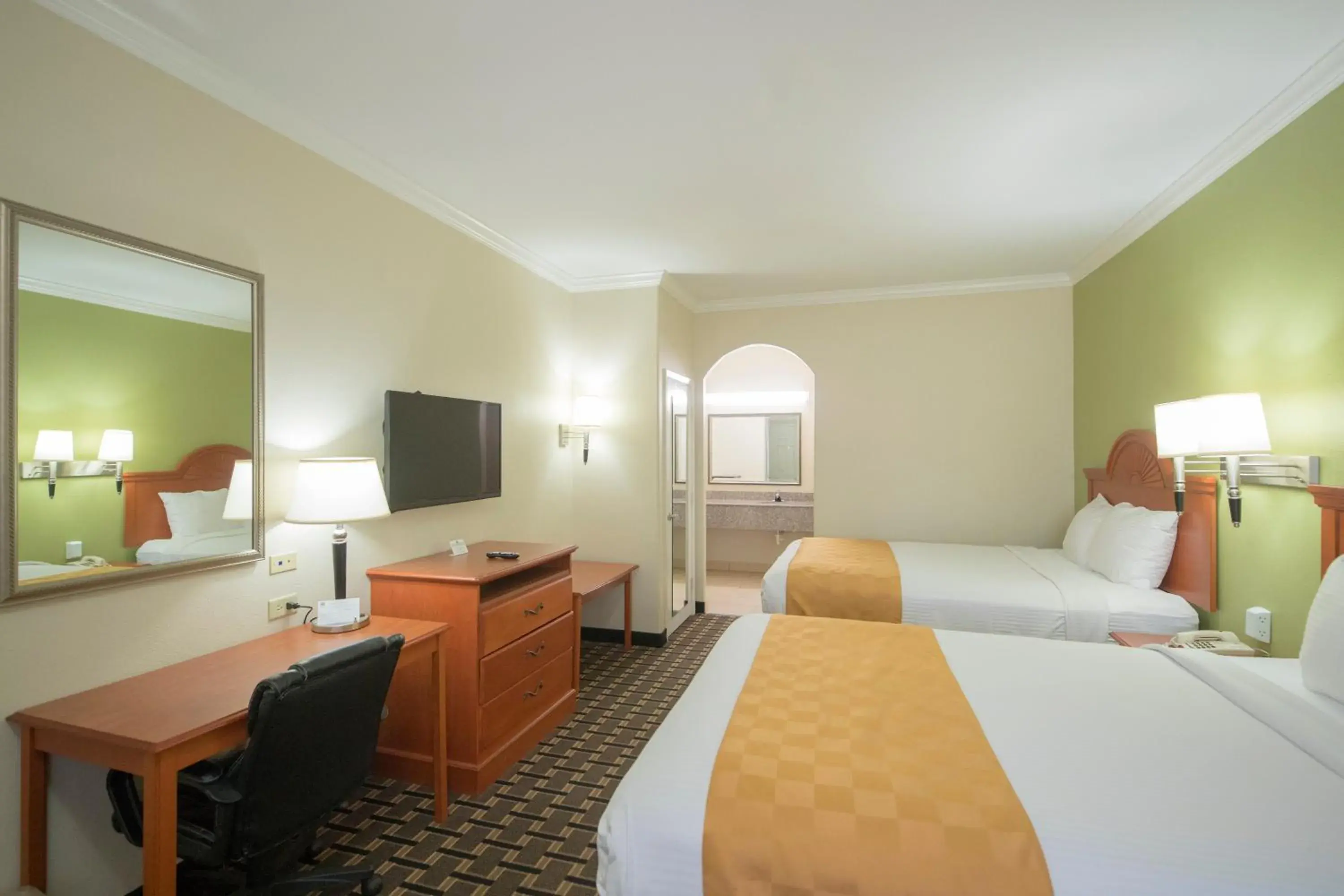 Deluxe Quadruple Room in Motel 6-Tyler, TX Deluxe Quadruple Room in Motel 6-Tyler, TX