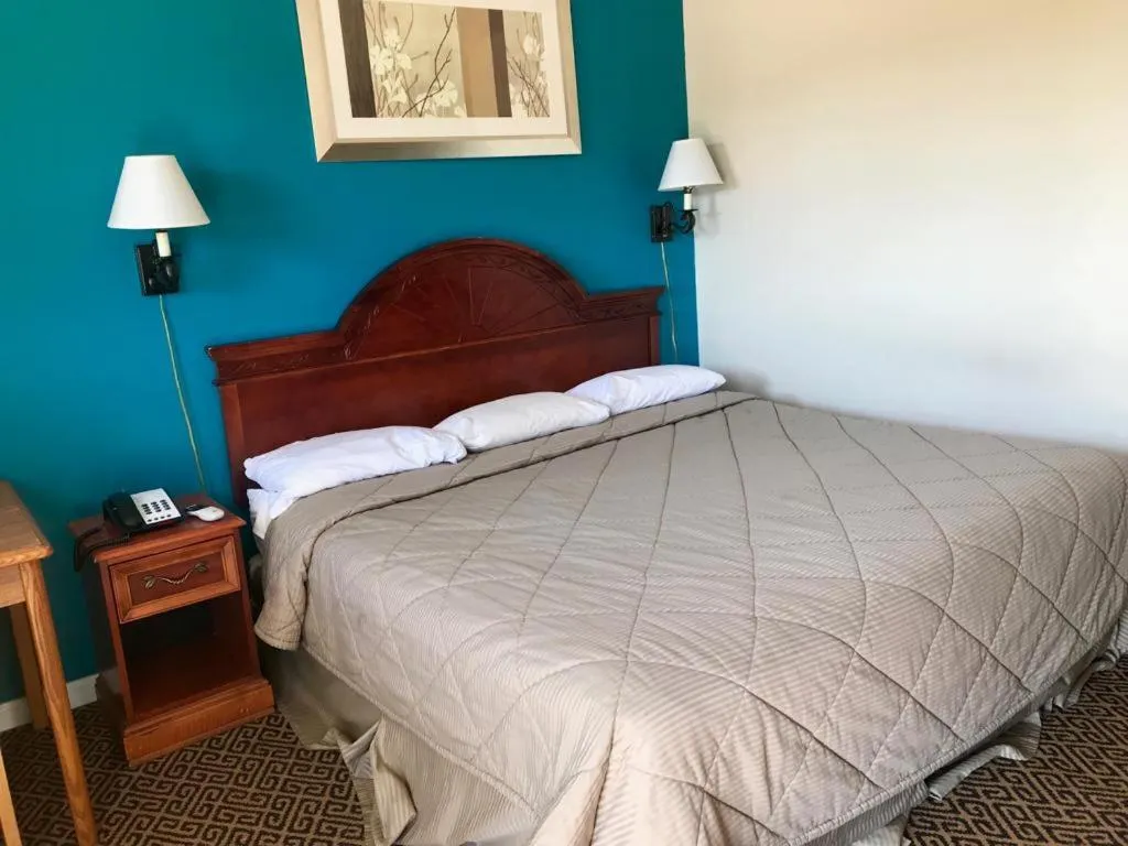 Bed in Lakeside inn