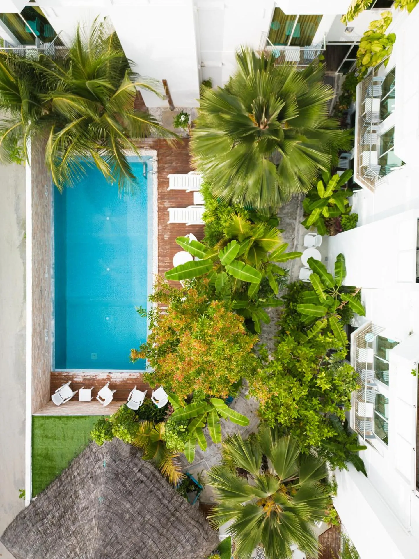 Swimming pool in PERLA Dhangethi