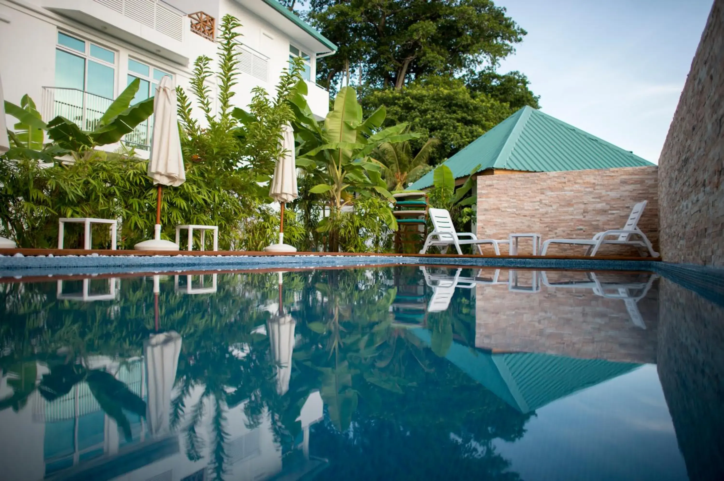 Swimming pool in PERLA Dhangethi Swimming pool in PERLA Dhangethi