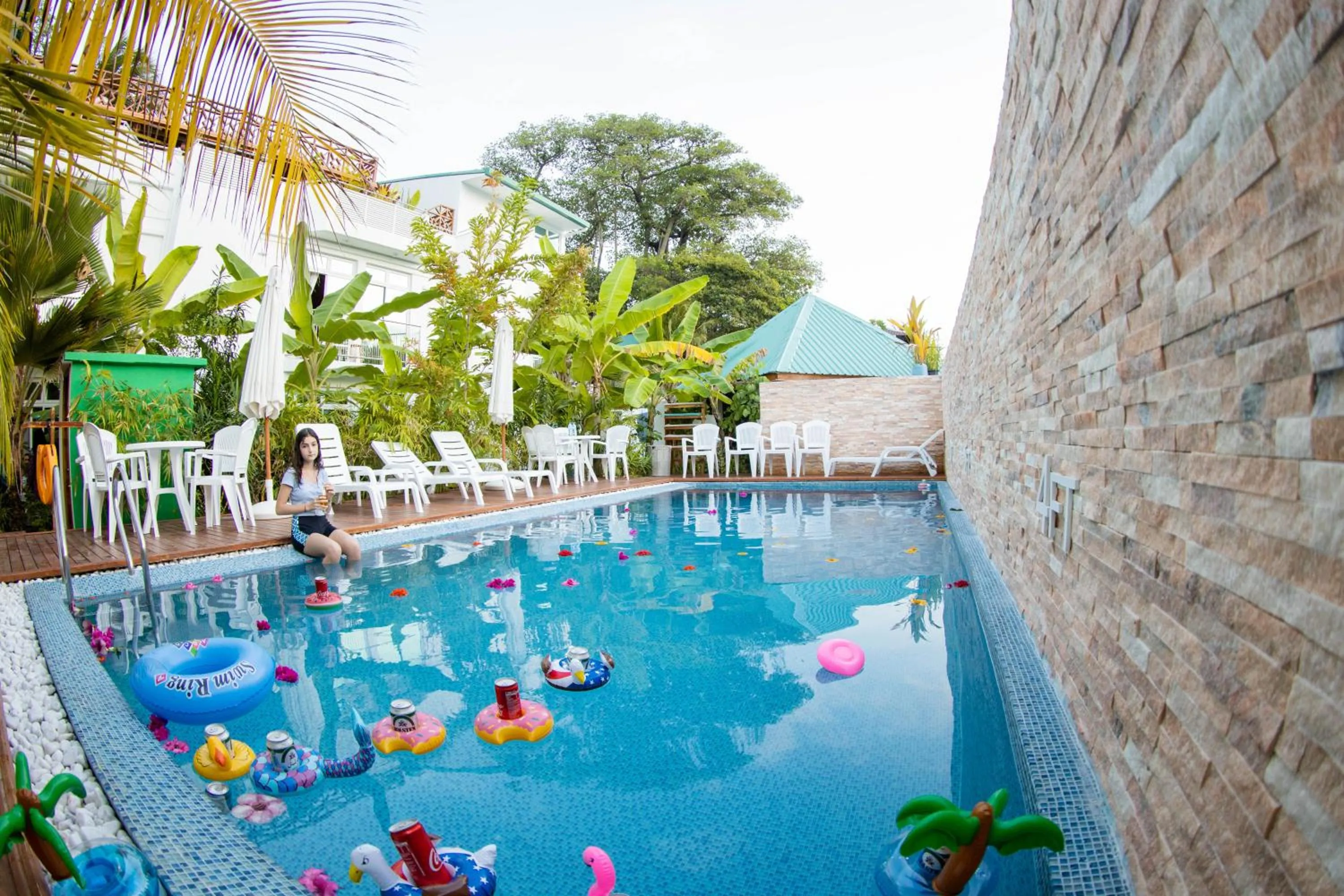 Swimming pool in PERLA Dhangethi