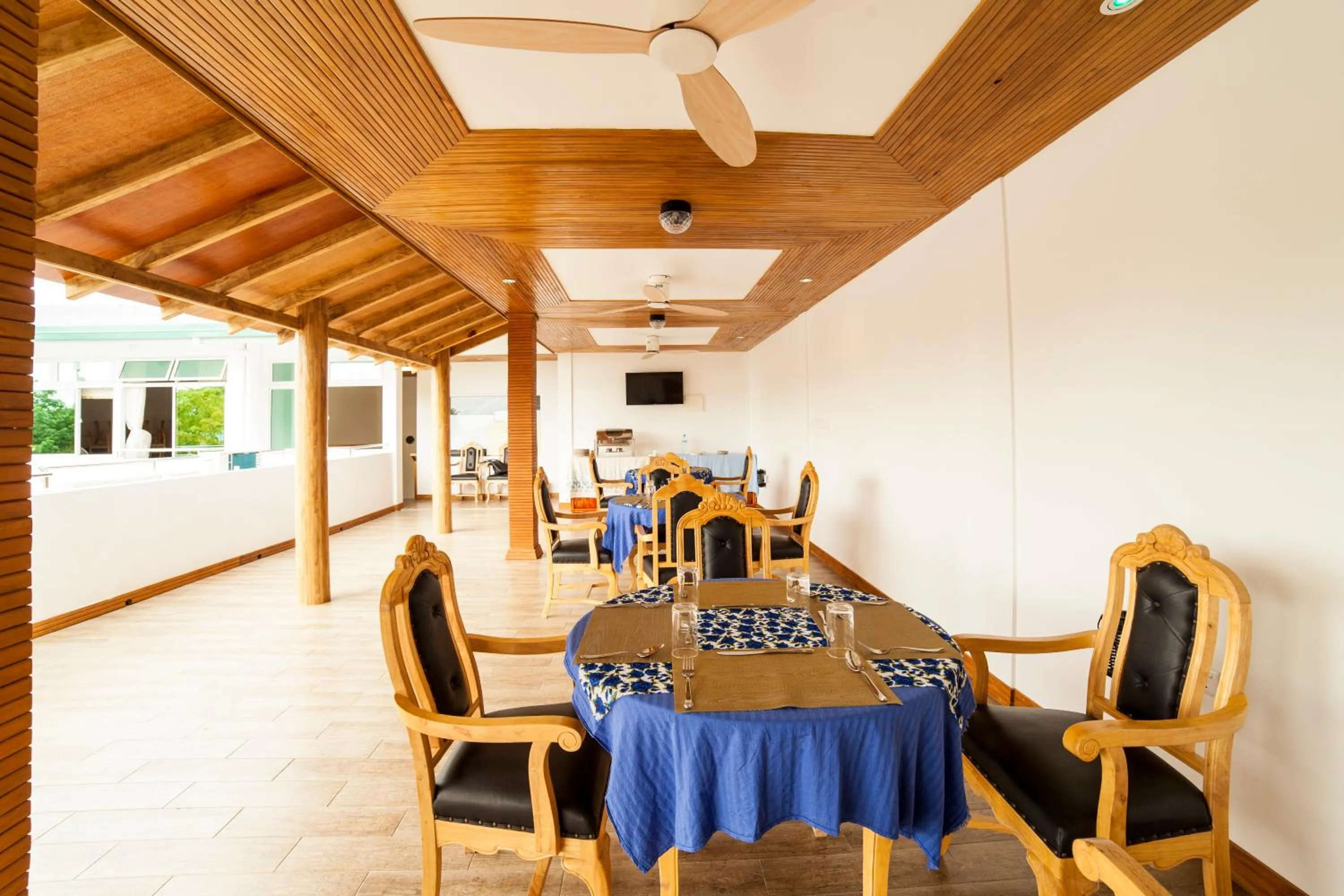 Restaurant/places to eat in PERLA Dhangethi