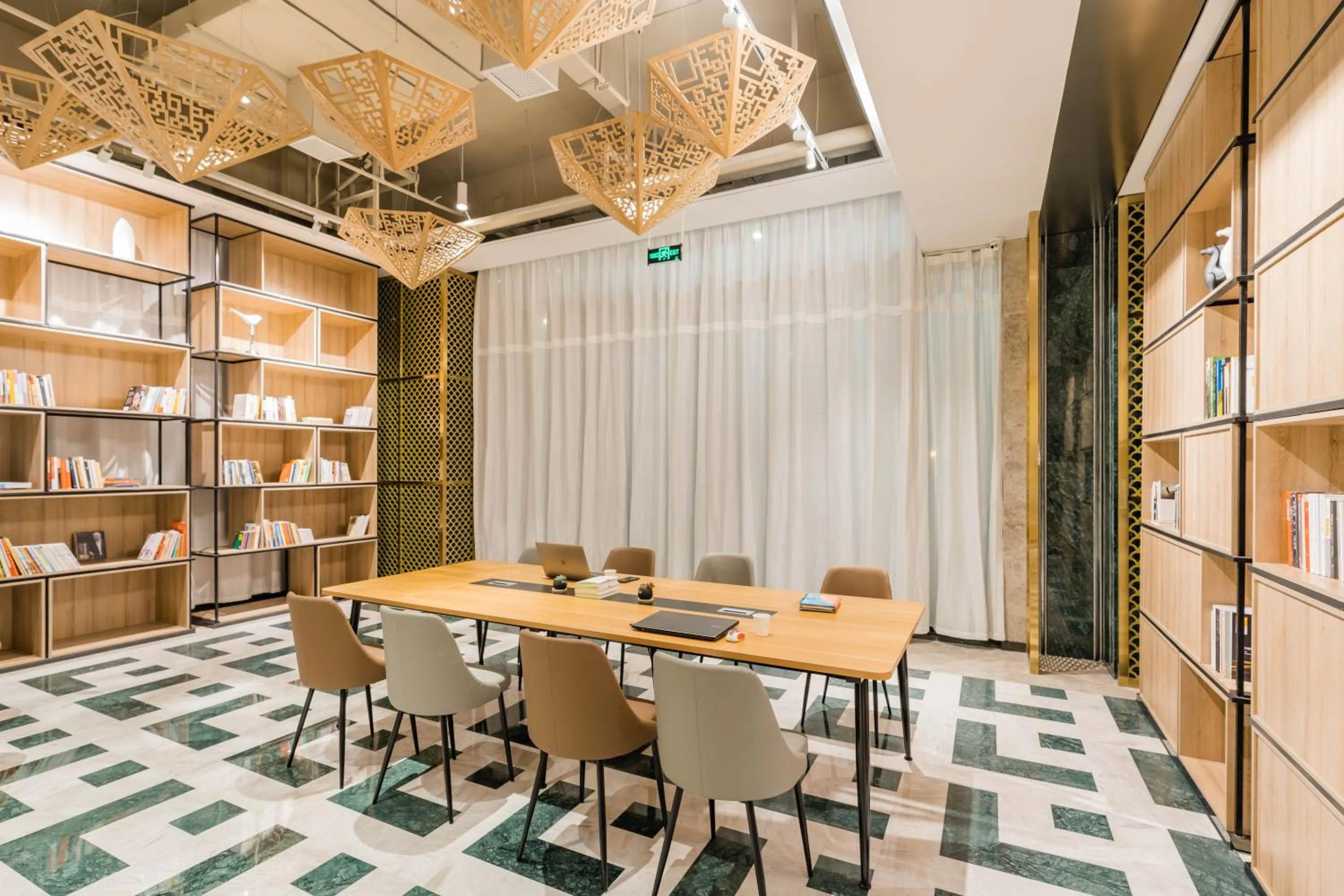 Atour Hotel (Tongxiang Zhenxing Road)