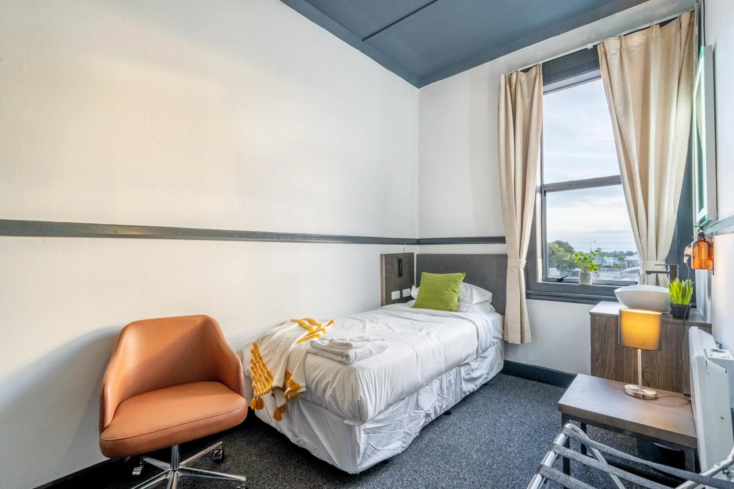 Photo of the whole room, Bed in Railway Hotel