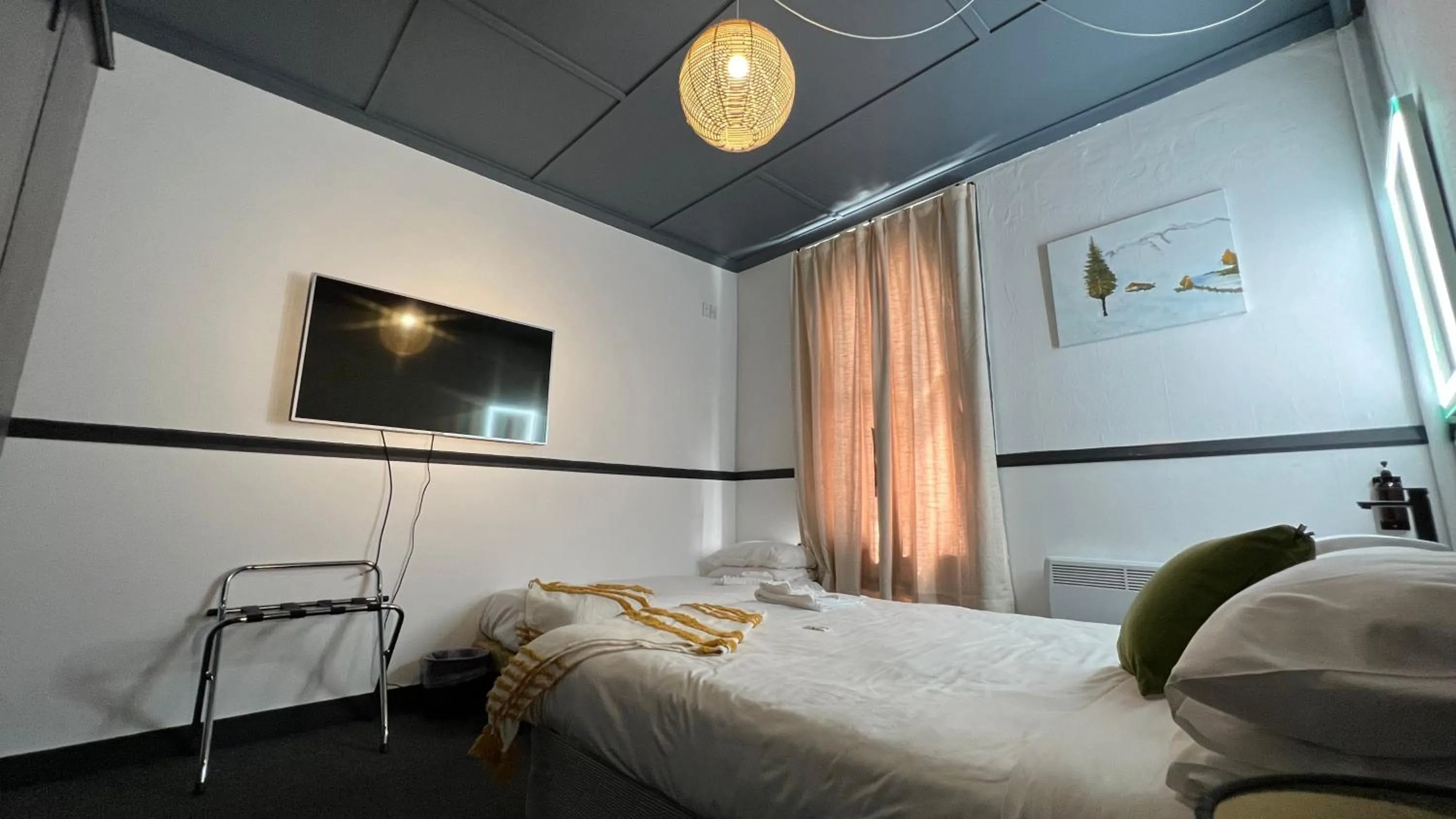 Photo of the whole room, Bed in Railway Hotel