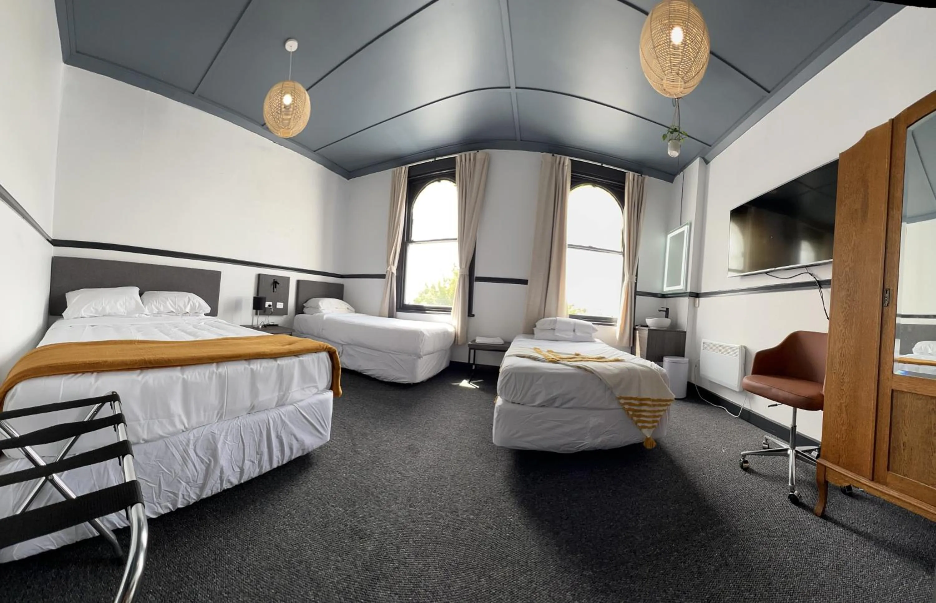 Photo of the whole room, Bed in Railway Hotel