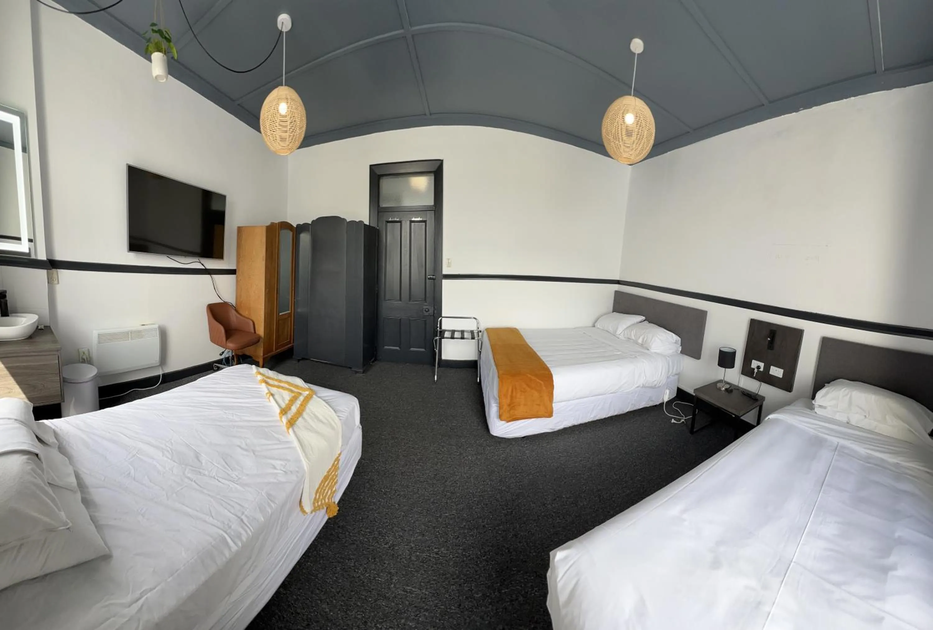 Photo of the whole room, Bed in Railway Hotel