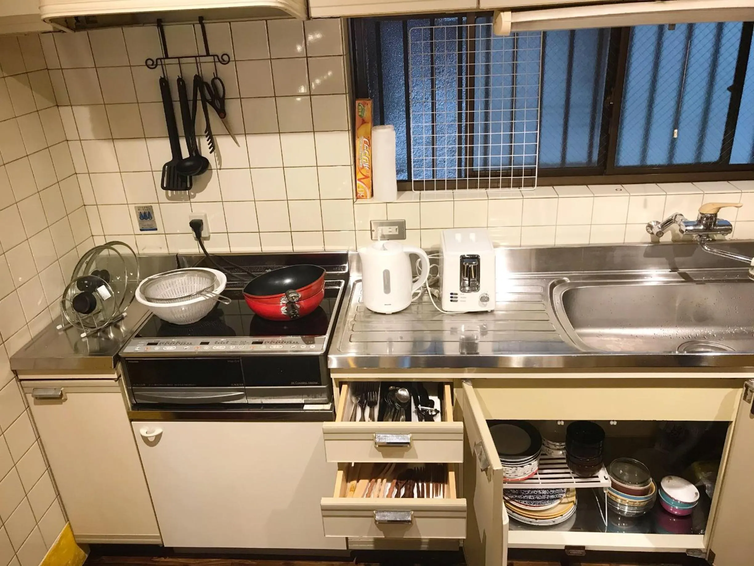 Mad Cat Hostel Osaka & Bar