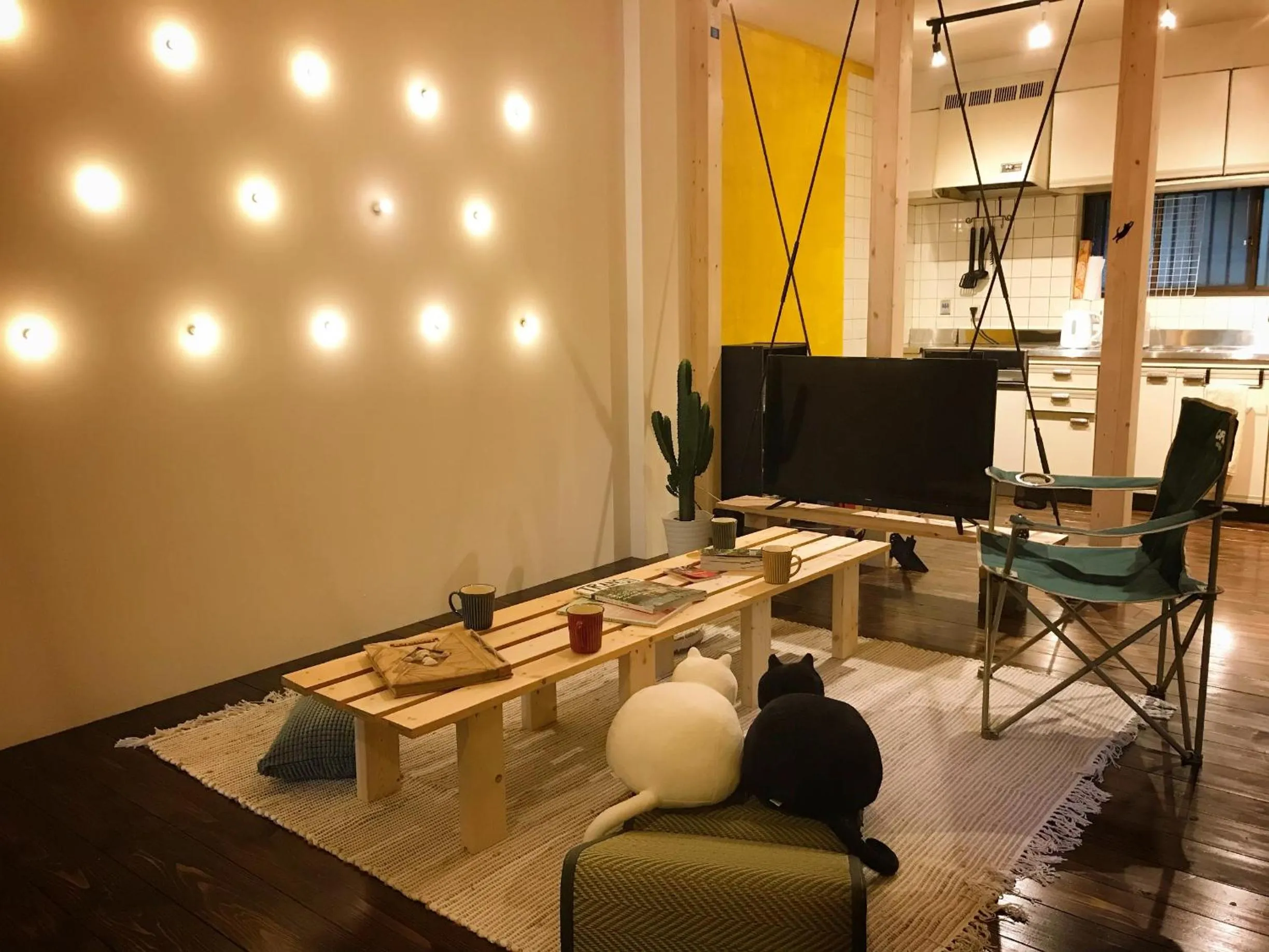 Mad Cat Hostel Osaka & Bar