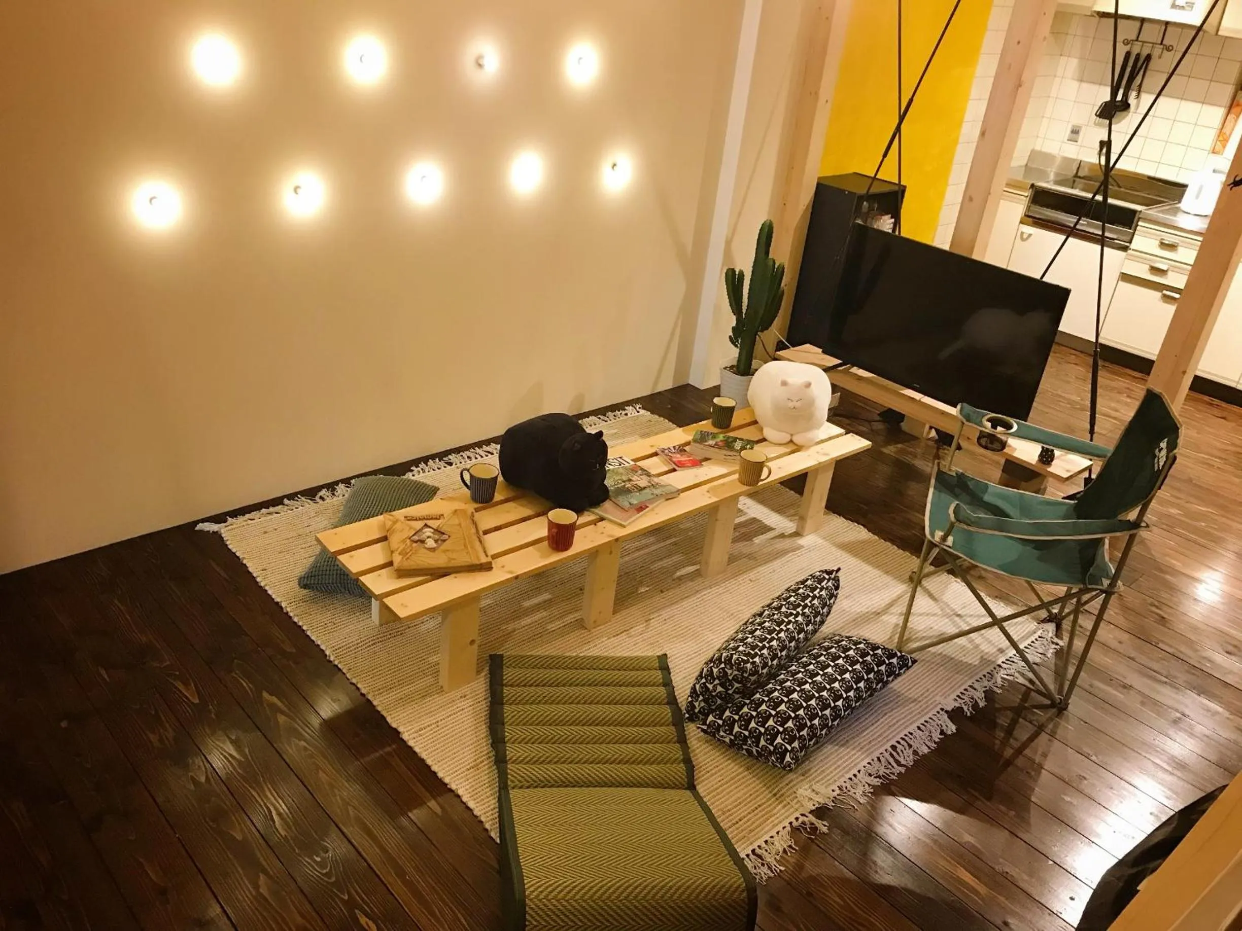 Mad Cat Hostel Osaka & Bar