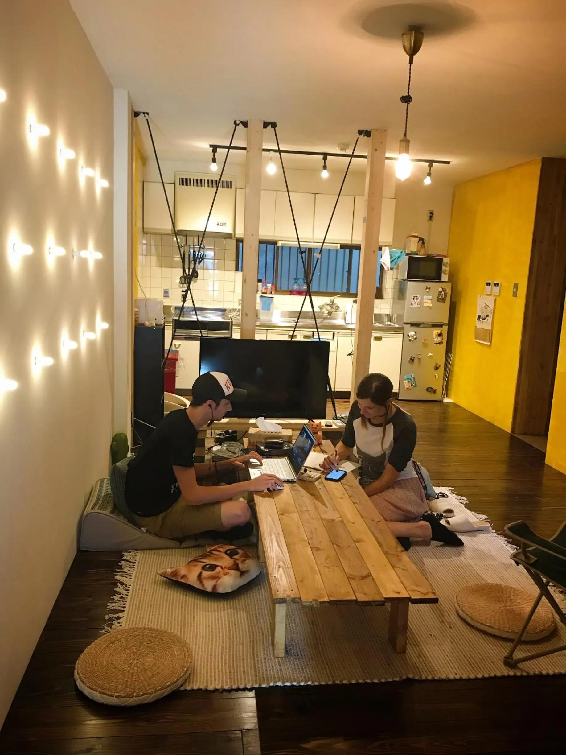 Mad Cat Hostel Osaka & Bar