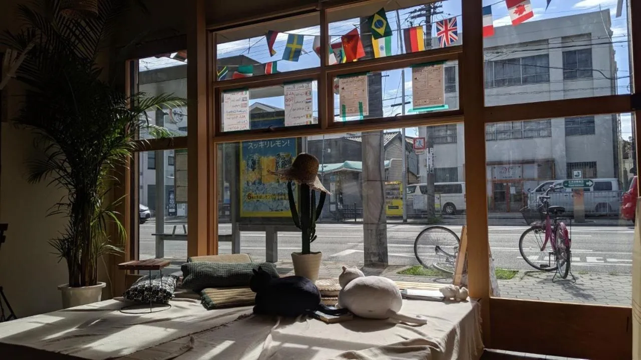 Mad Cat Hostel Osaka & Bar