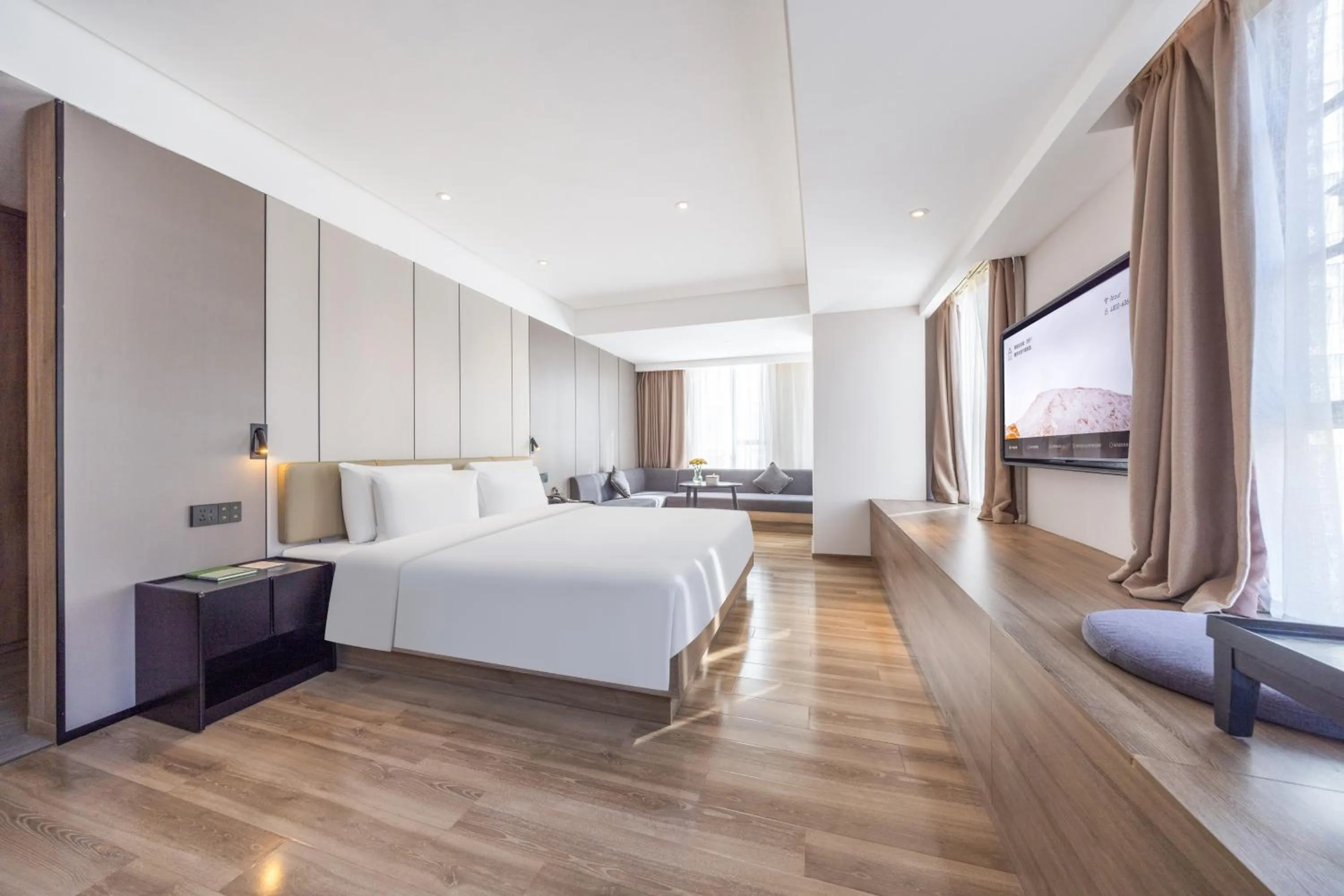 Photo of the whole room, Bed in Atour Hotel Kunming Dianchi Lake