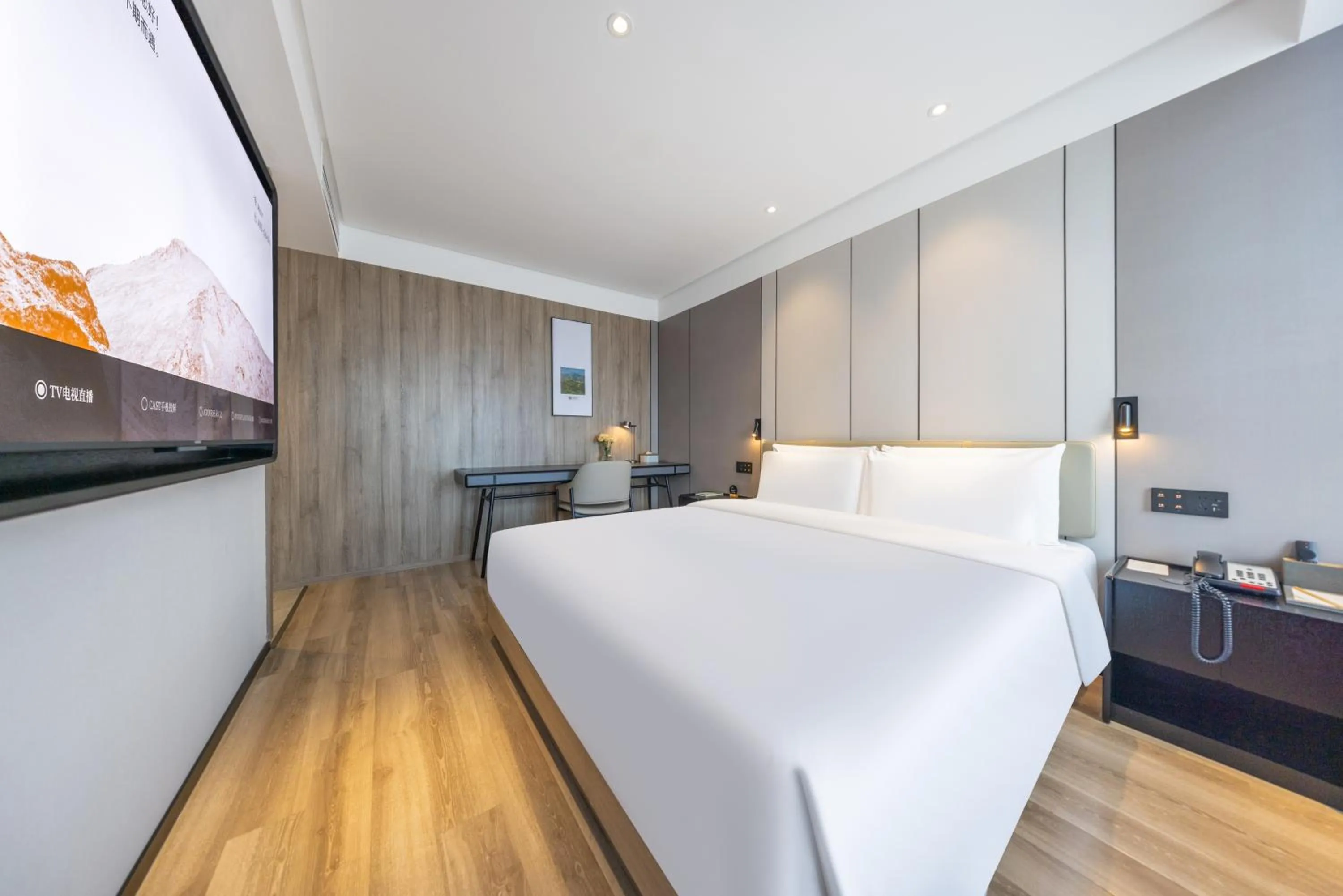 Photo of the whole room, Bed in Atour Hotel Kunming Dianchi Lake