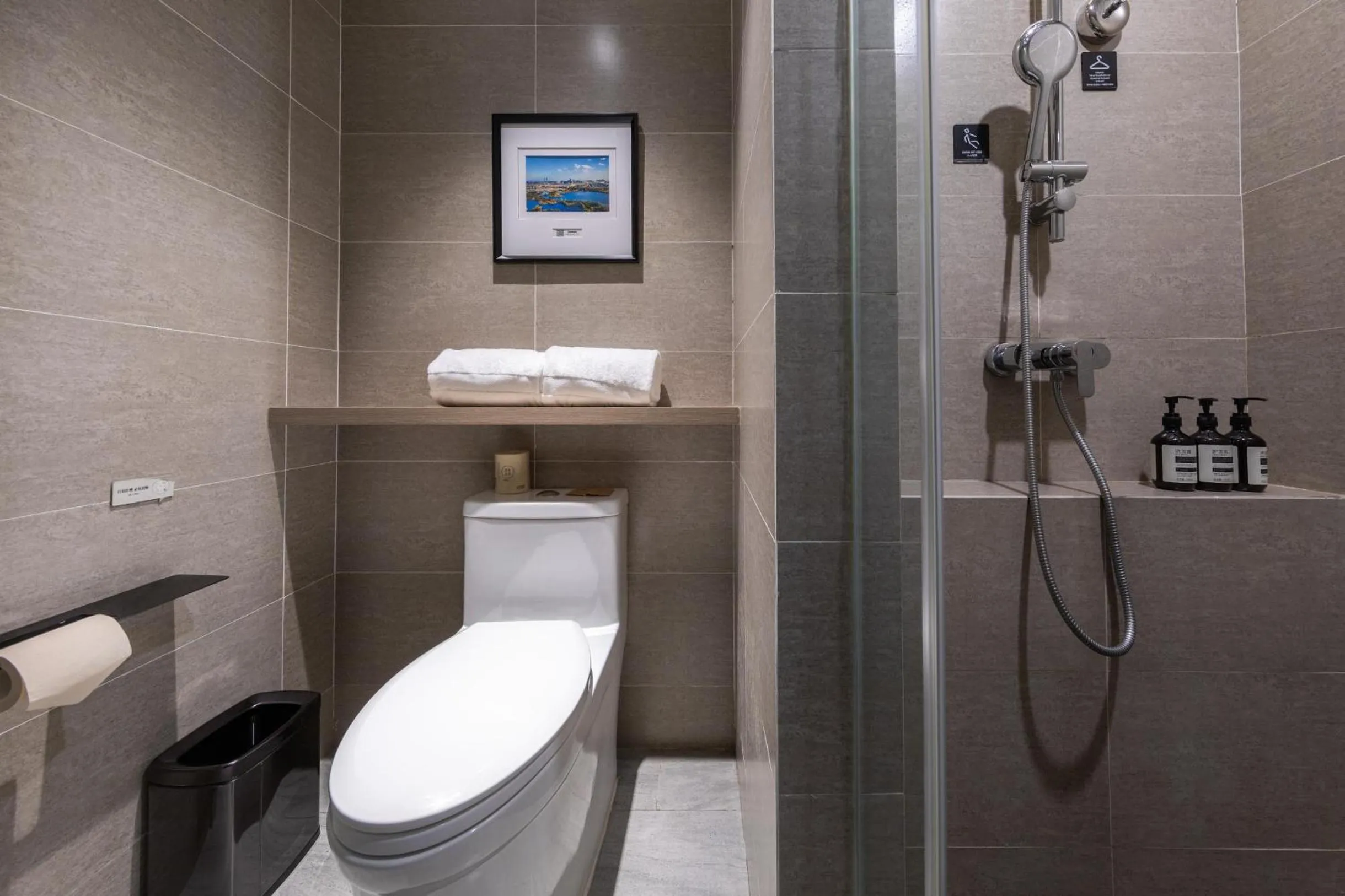 Bathroom in Atour Hotel Kunming Dianchi Lake