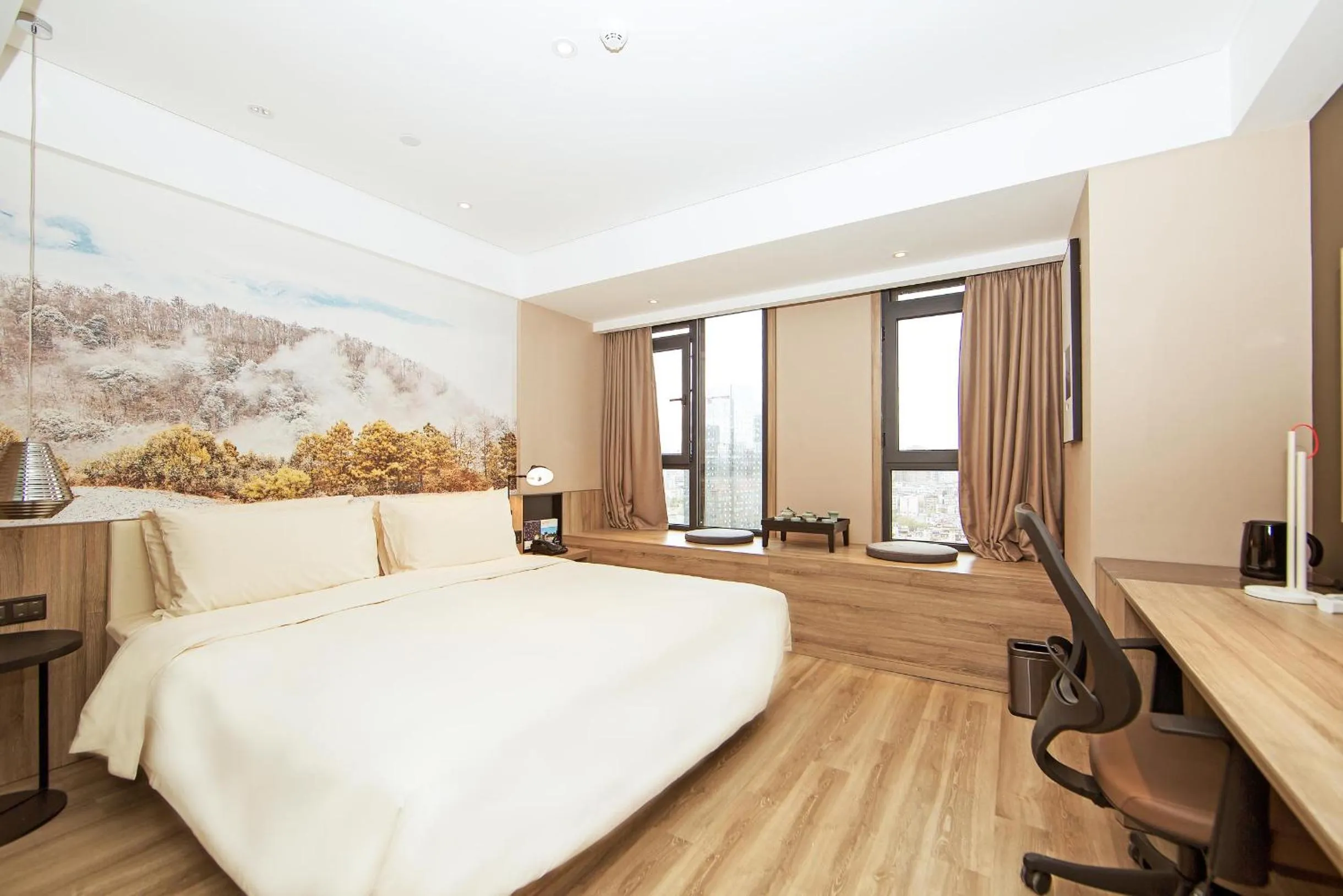 Photo of the whole room, Bed in Atour Hotel Kunming Dianchi Lake
