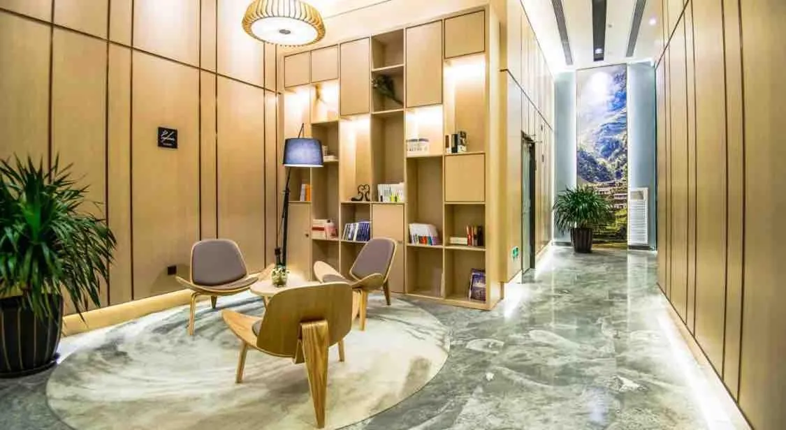 Seating area in Atour Hotel Kunming Dianchi Lake