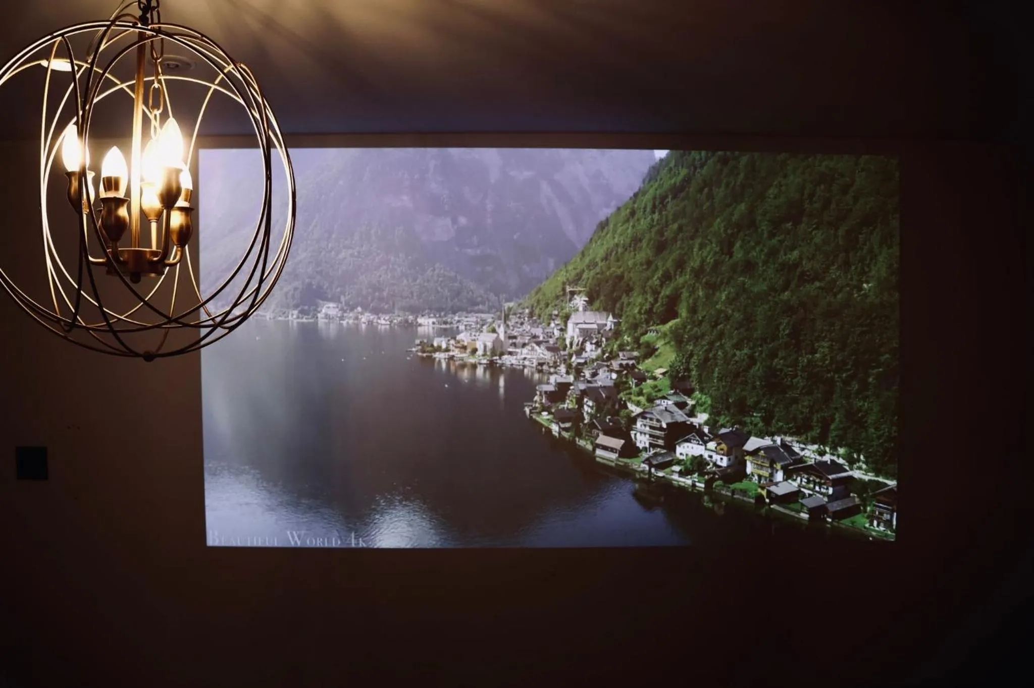 Communal lounge/ TV room in THE ROOT2 HOTEL