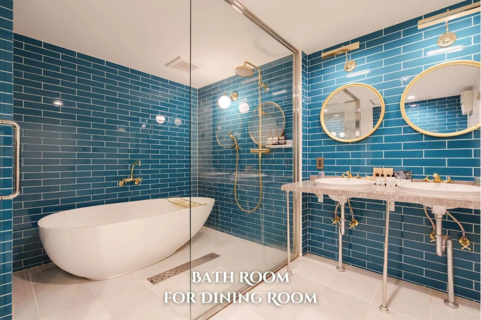 Shower in THE ROOT2 HOTEL