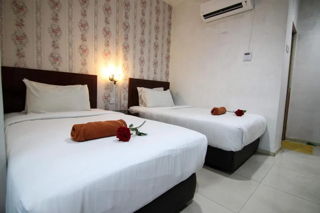 Bed in Rose Cottage Hotel Taman Perling