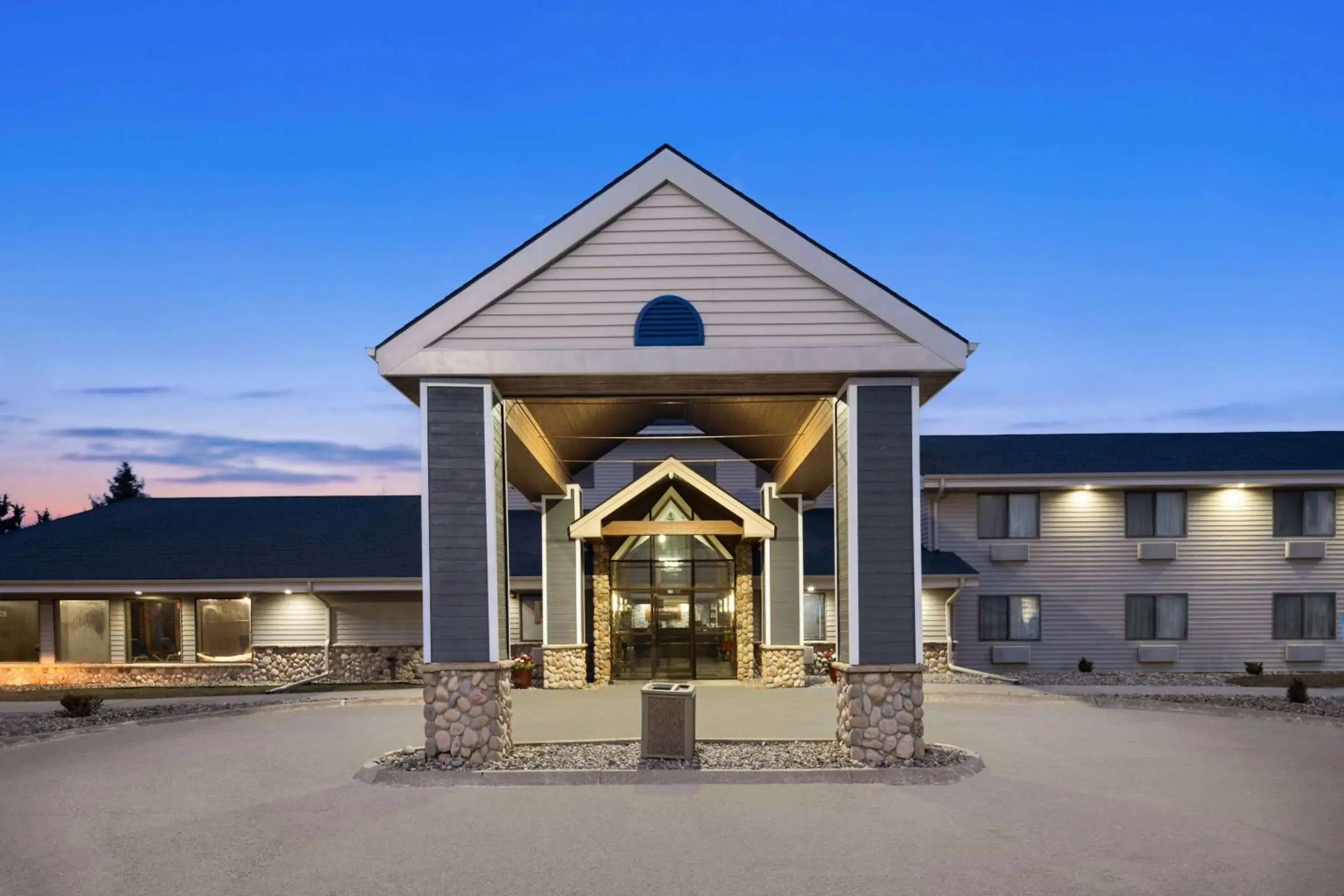 Property building in AmericInn by Wyndham Stuart Property building in AmericInn by Wyndham Stuart