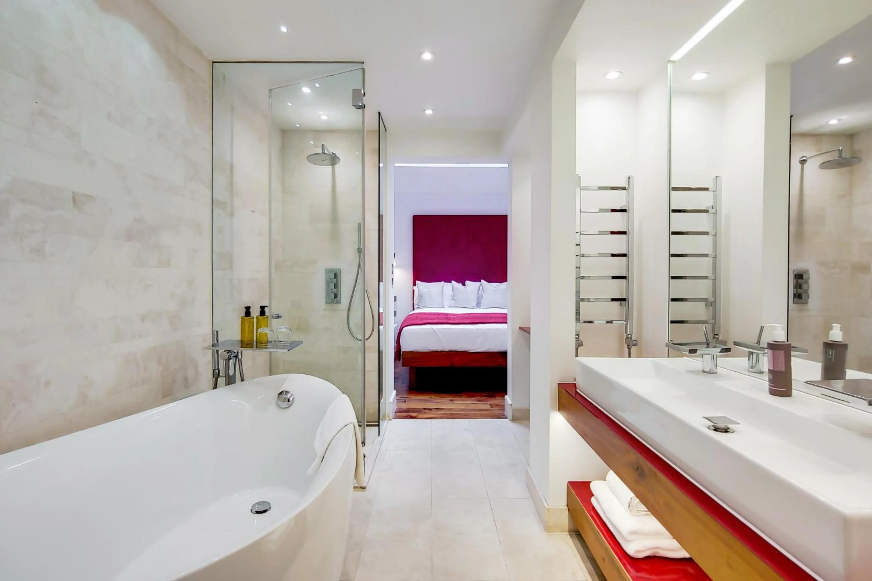 Shower, Bed in Residences at The Gyle - London