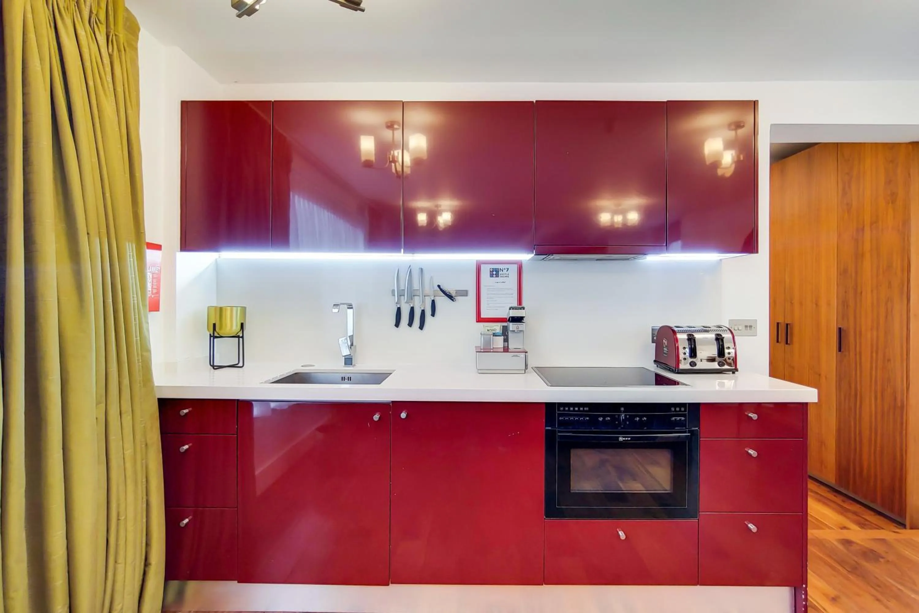 Coffee/tea facilities in Residences at The Gyle - London