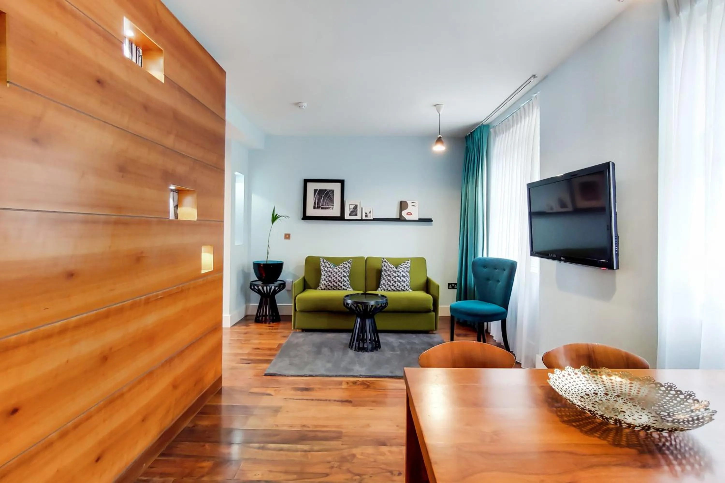 TV and multimedia in Residences at The Gyle - London