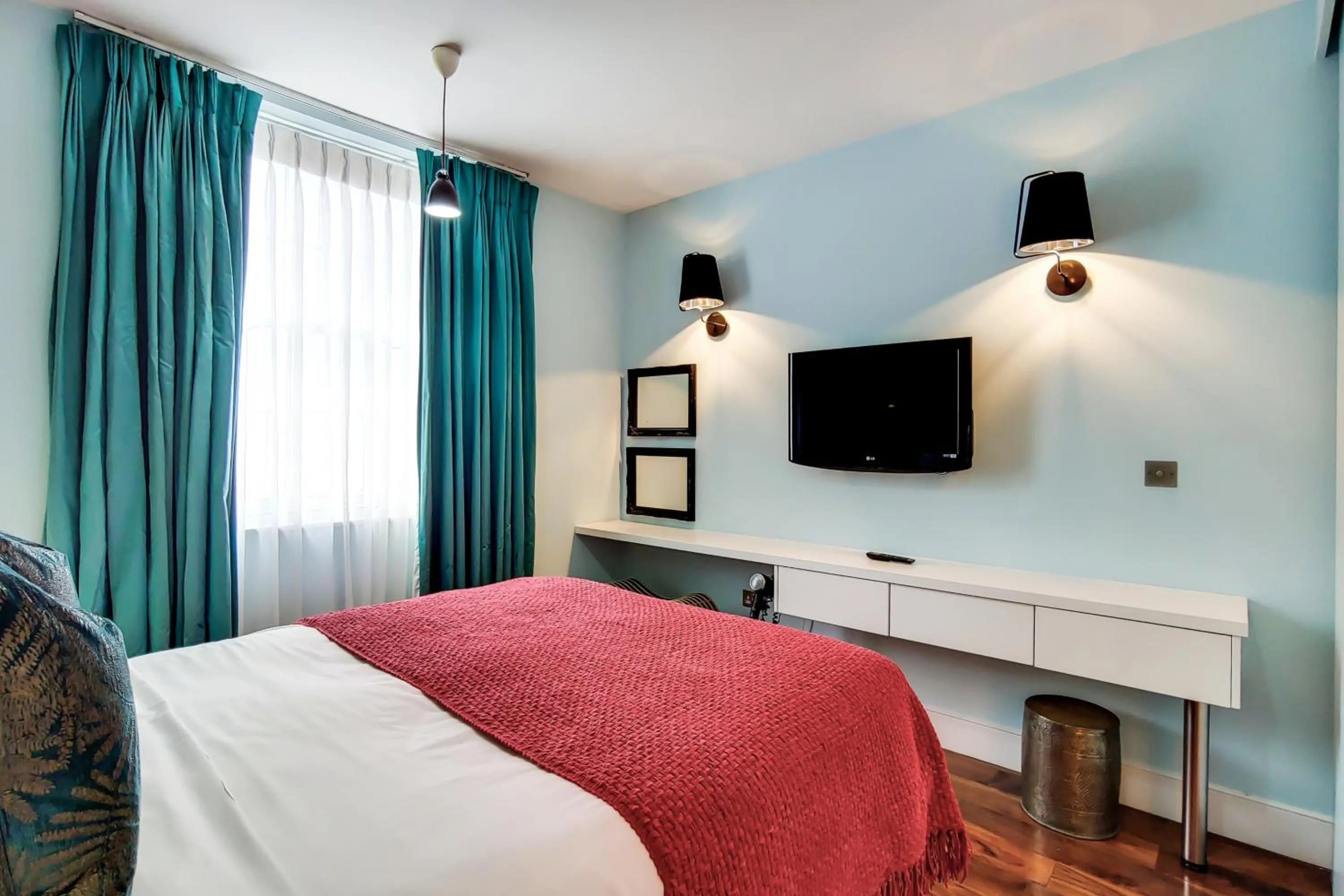 Bed in Residences at The Gyle - London