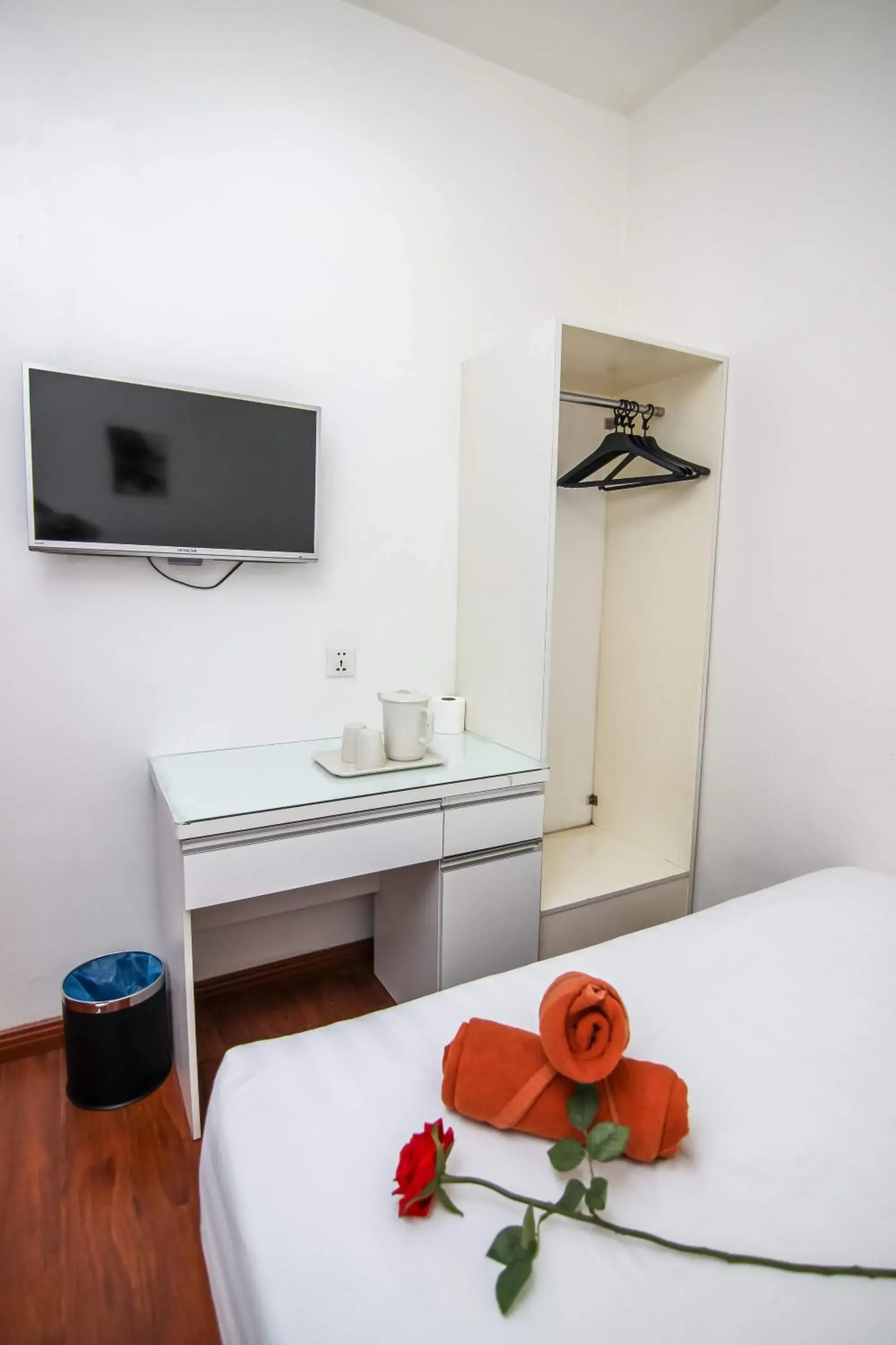 TV and multimedia, Bed in Rose Cottage Hotel Taman Nusa Cemerlang TV and multimedia, Bed in Rose Cottage Hotel Taman Nusa Cemerlang