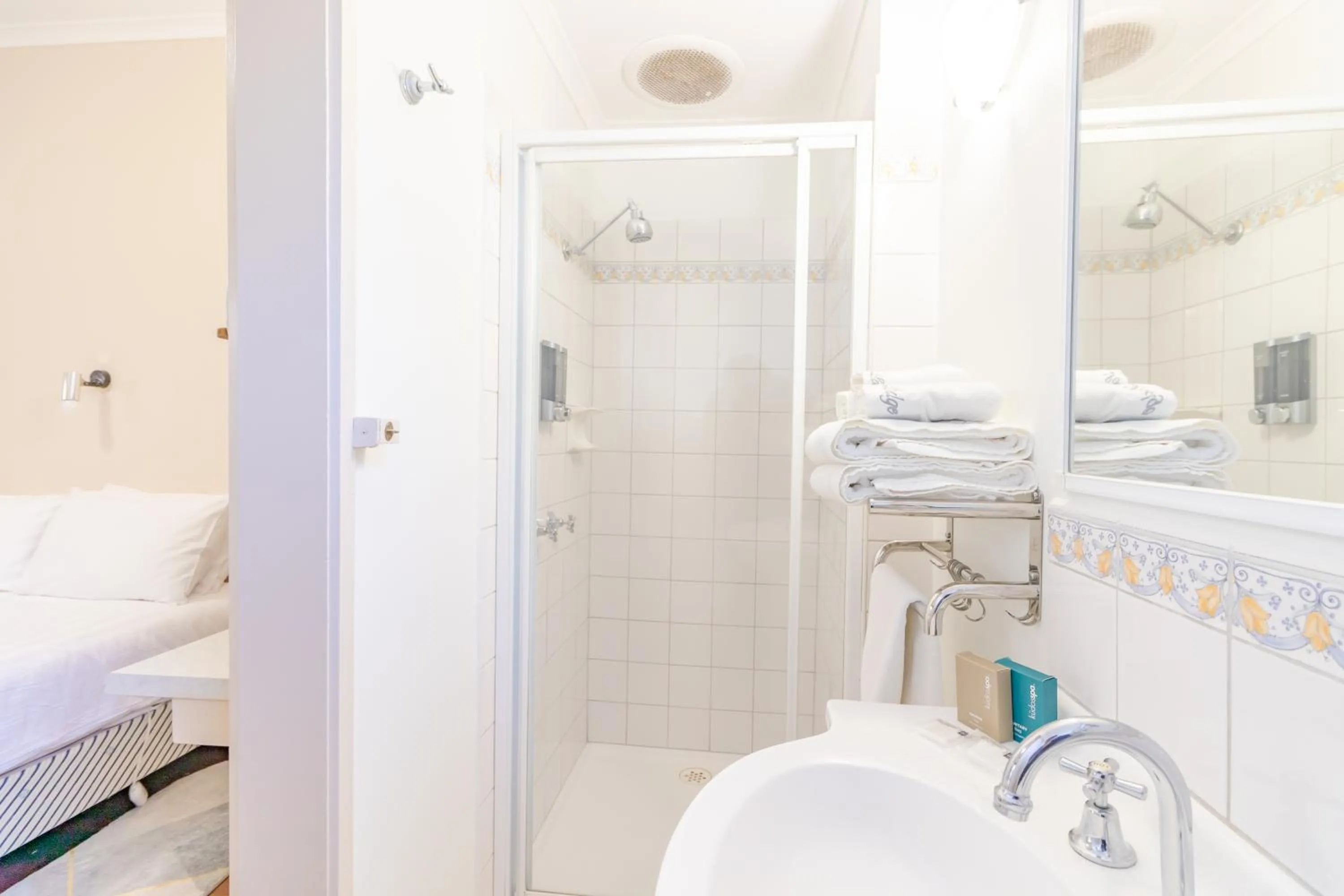 Bed in Warburton Lodge