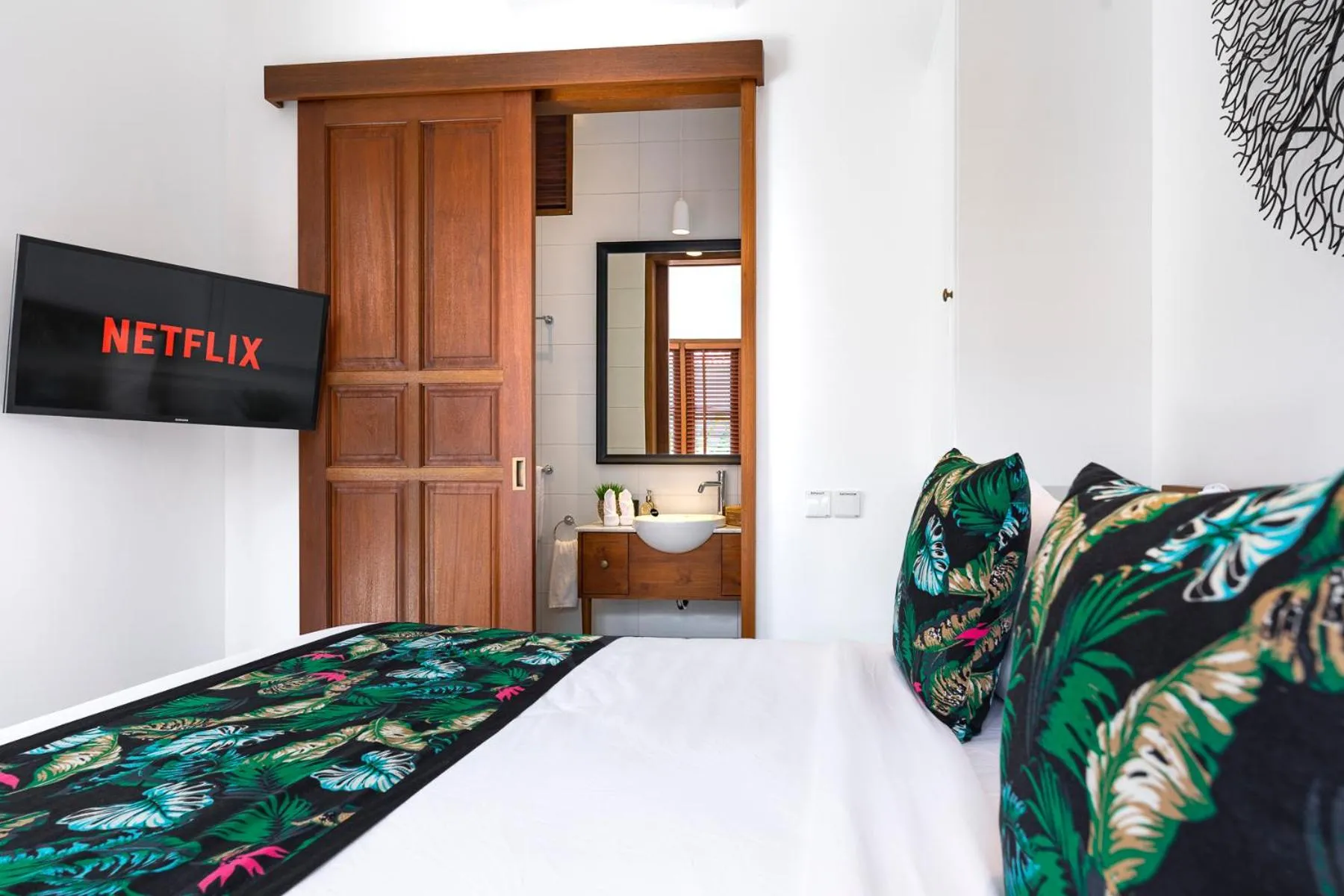 TV and multimedia, Bed in Villa Pandi