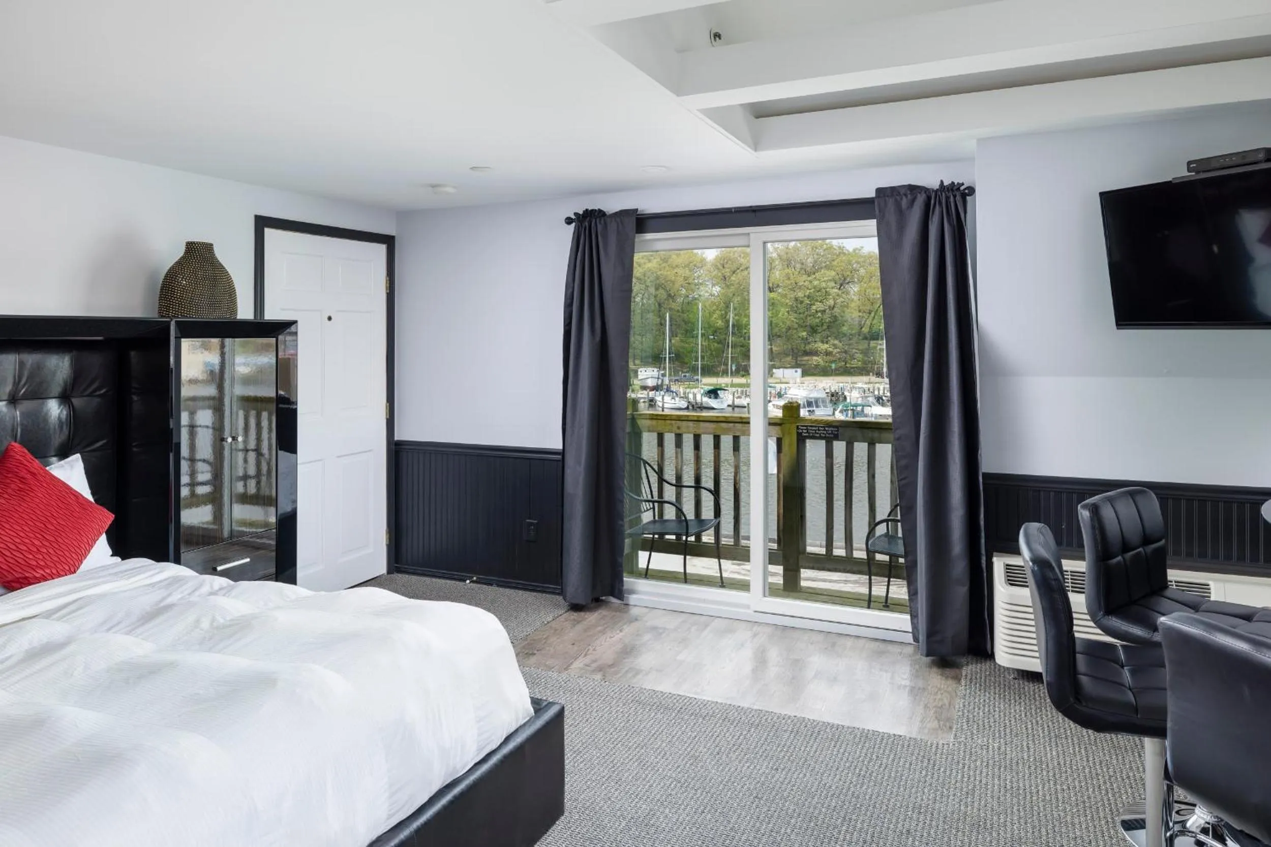 Bed in Old Harbor Inn