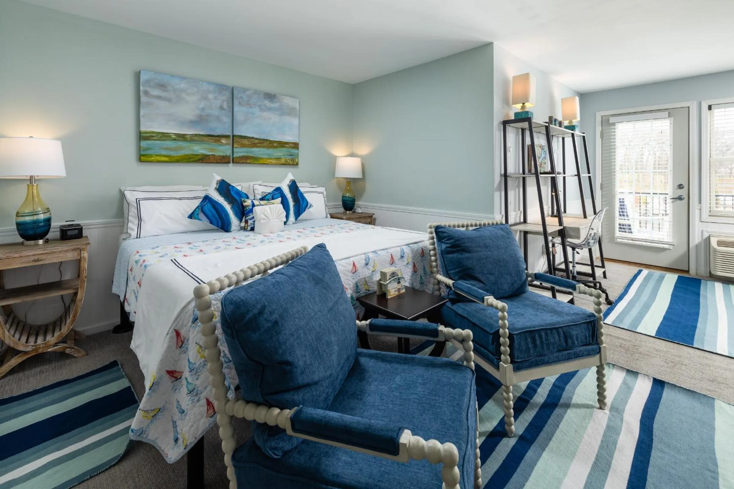 Bed in Old Harbor Inn