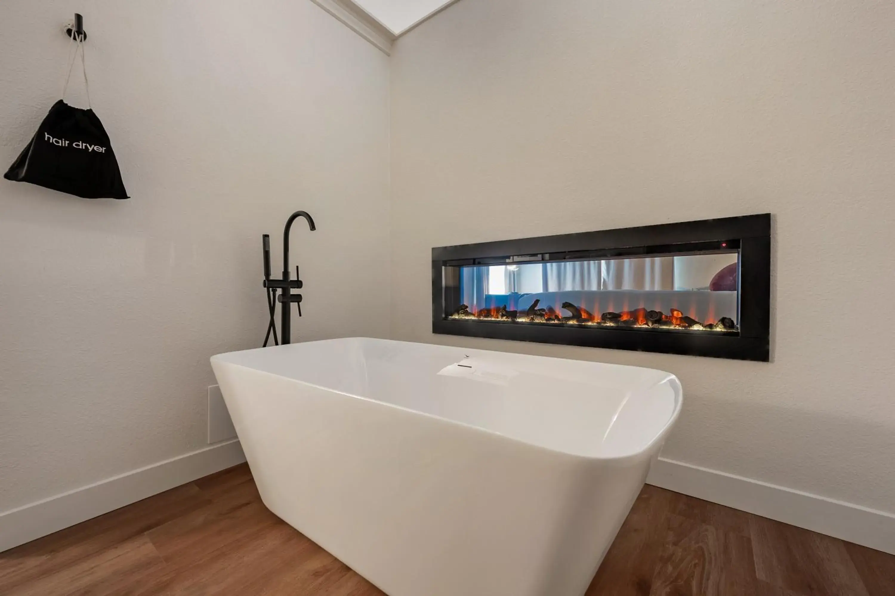 Deluxe Suite with Spa Bath in Bodega Coast Inn and Suites Deluxe Suite with Spa Bath in Bodega Coast Inn and Suites