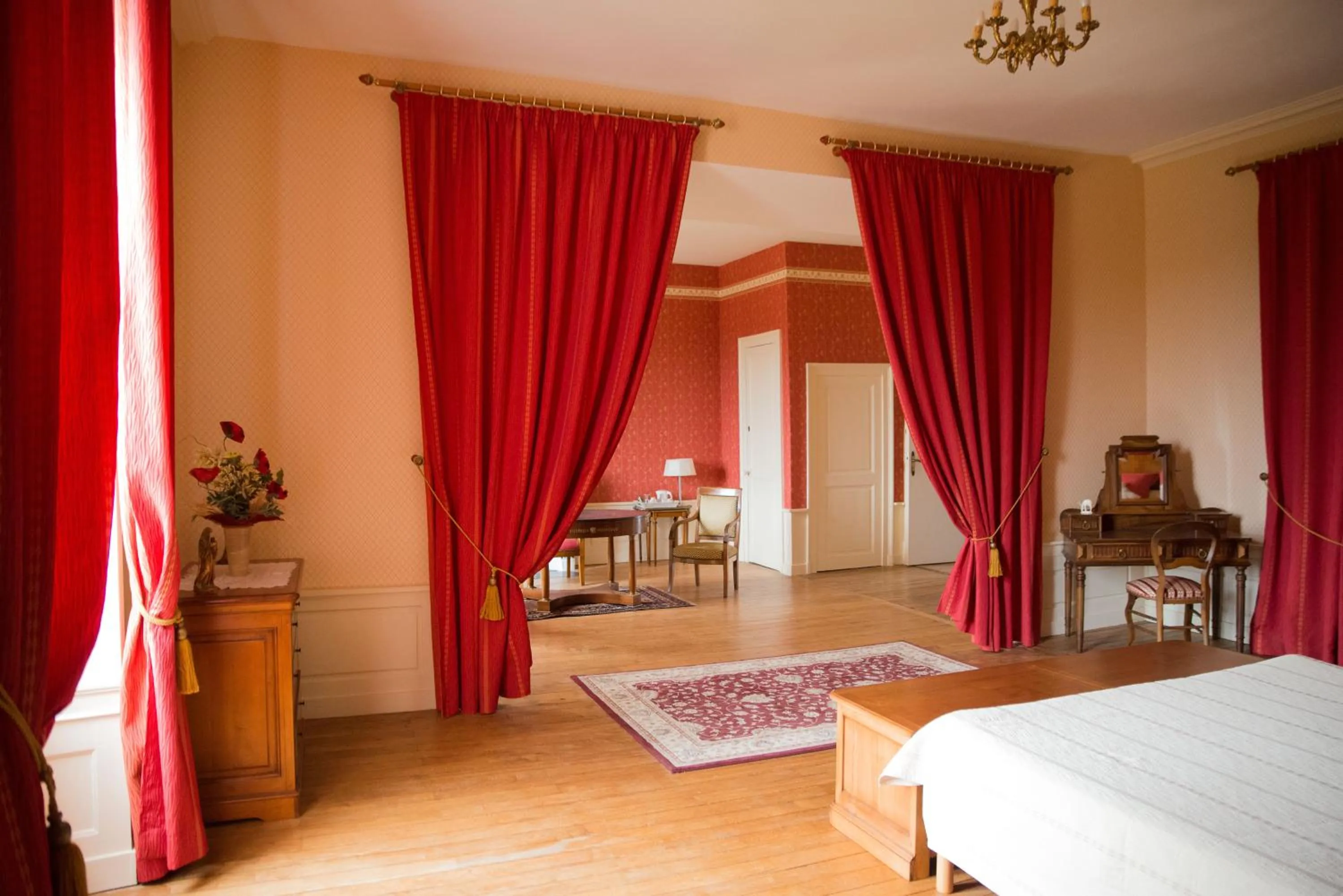 Photo of the whole room, Bed in Château de Piolant