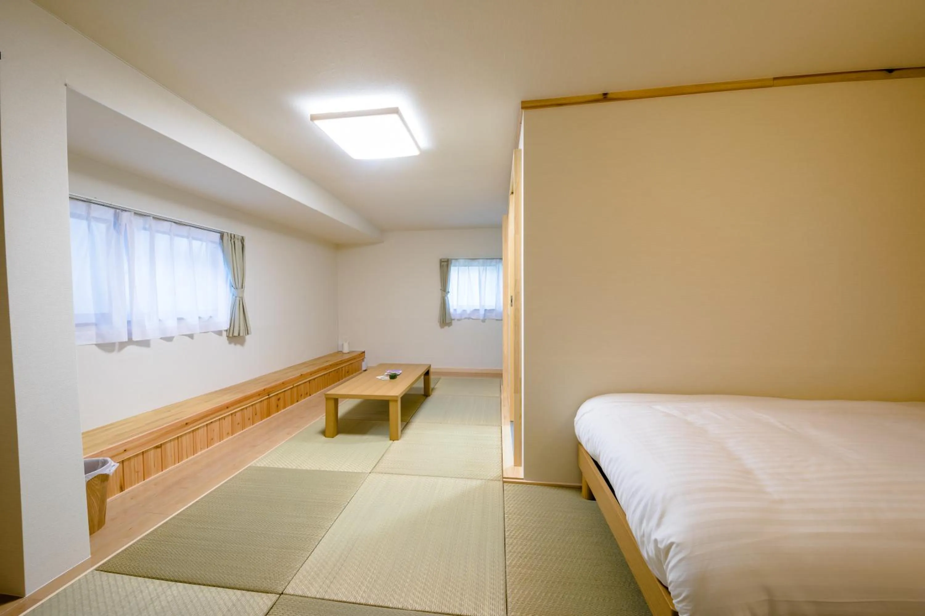 Bedroom, Bed in The road to Mt.Fuji