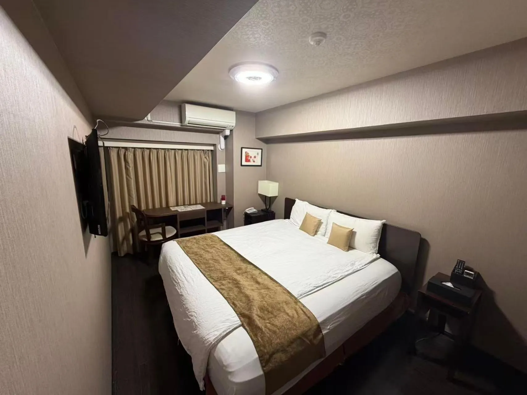 Photo of the whole room, Bed in Le Tour Hotel Akihabara Ekimae 楽途ホテル秋葉原駅前店