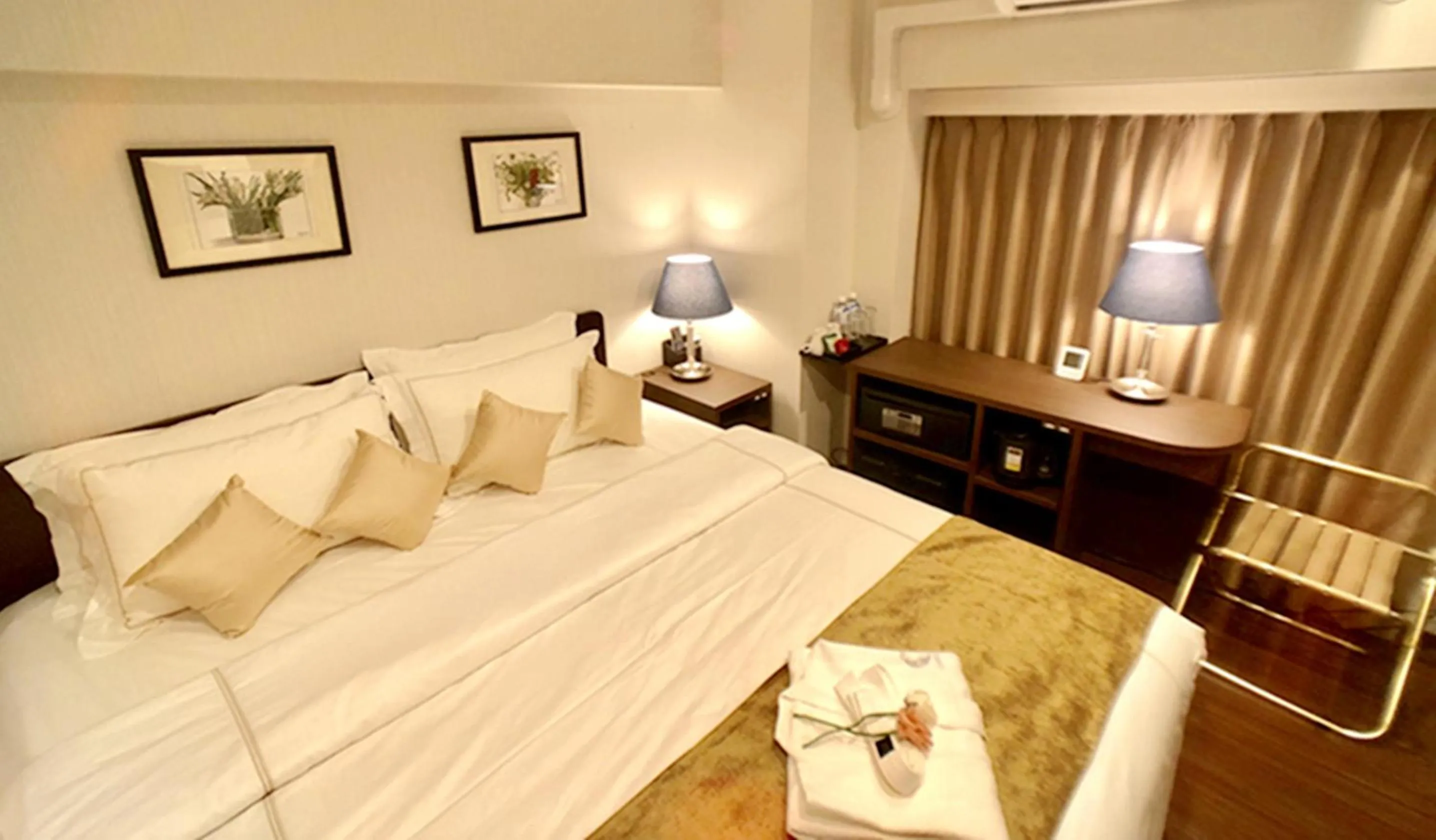 Photo of the whole room, Bed in Le Tour Hotel Akihabara Ekimae 楽途ホテル秋葉原駅前店