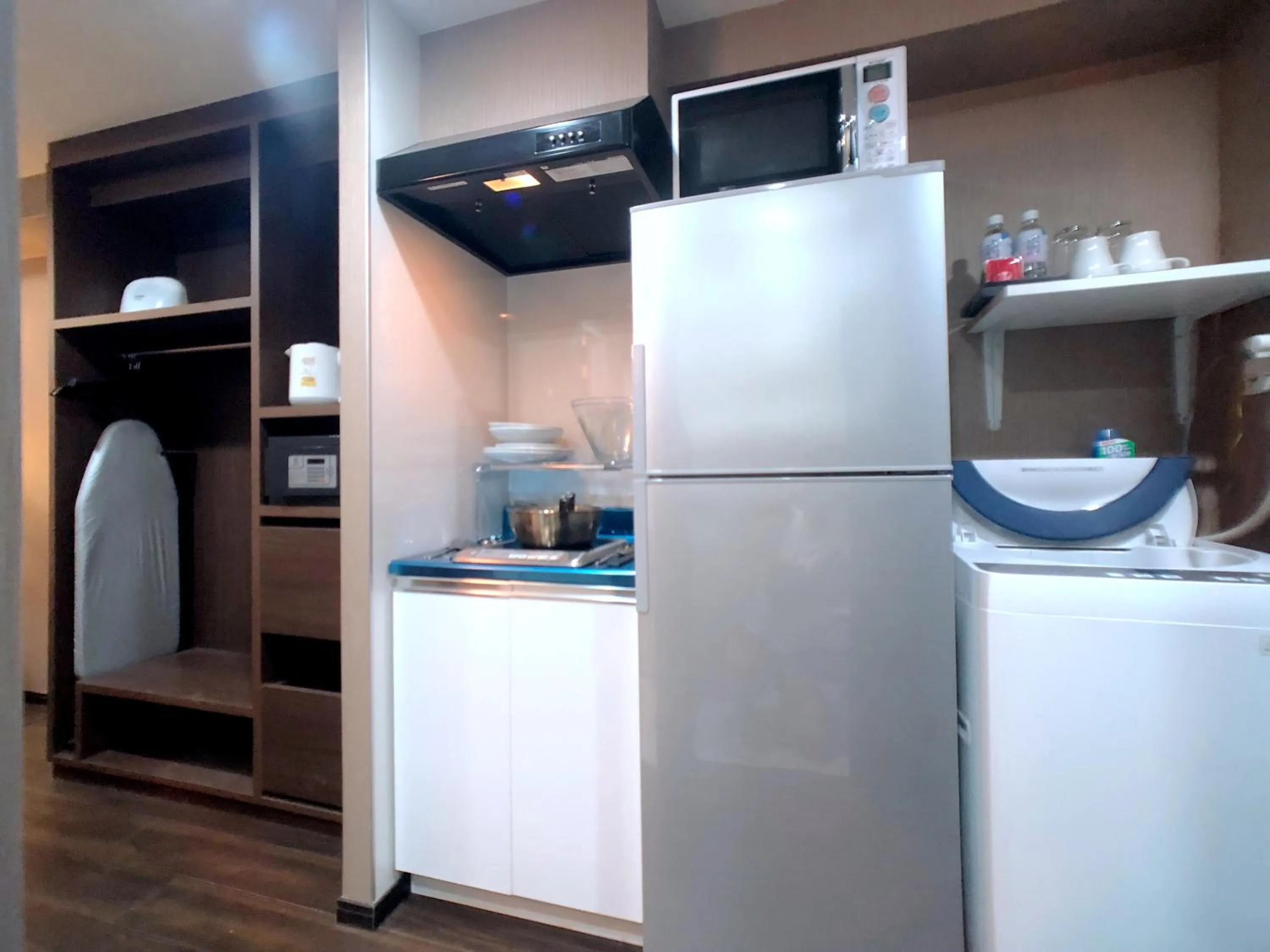 Kitchen or kitchenette in Le Tour Hotel Akihabara Ekimae 楽途ホテル秋葉原駅前店