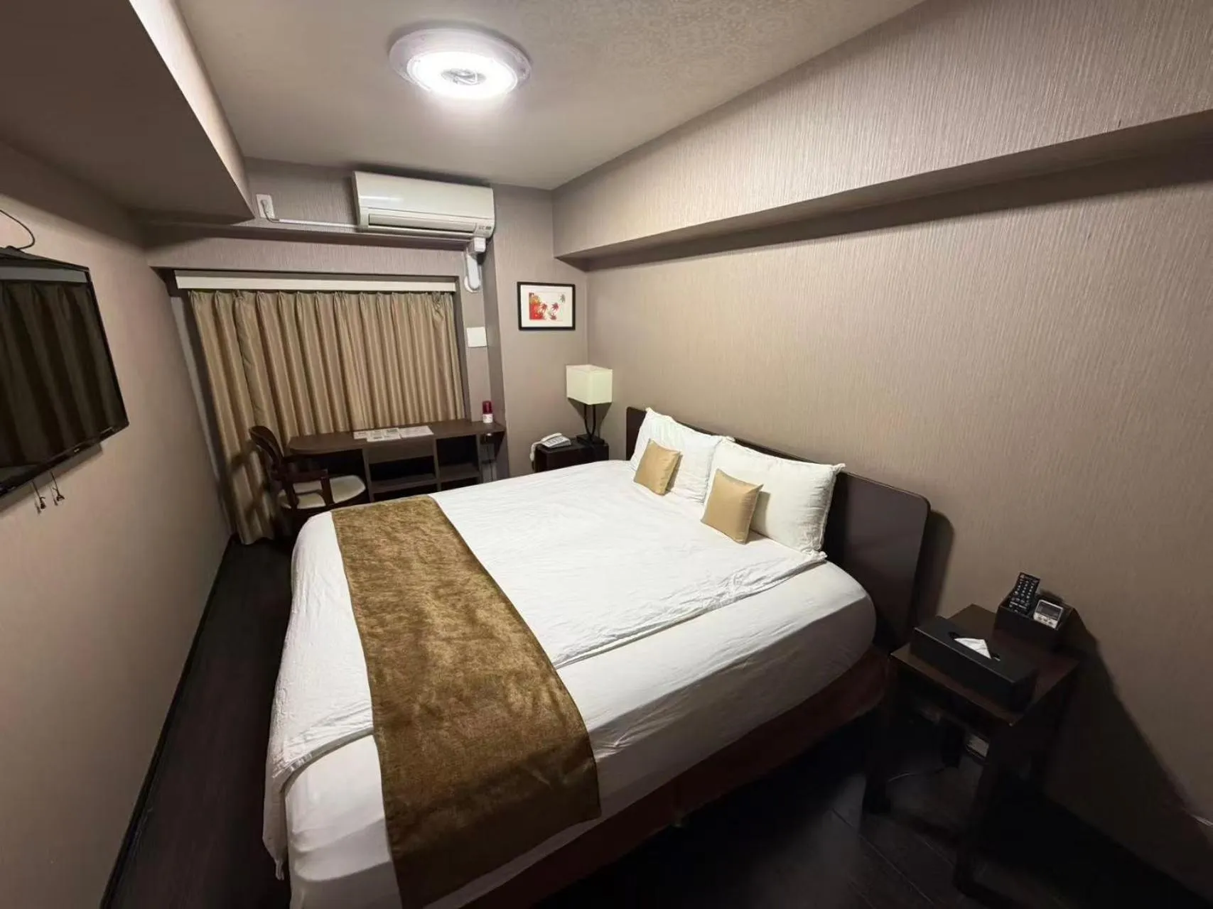 Photo of the whole room, Bed in Le Tour Hotel Akihabara Ekimae 楽途ホテル秋葉原駅前店