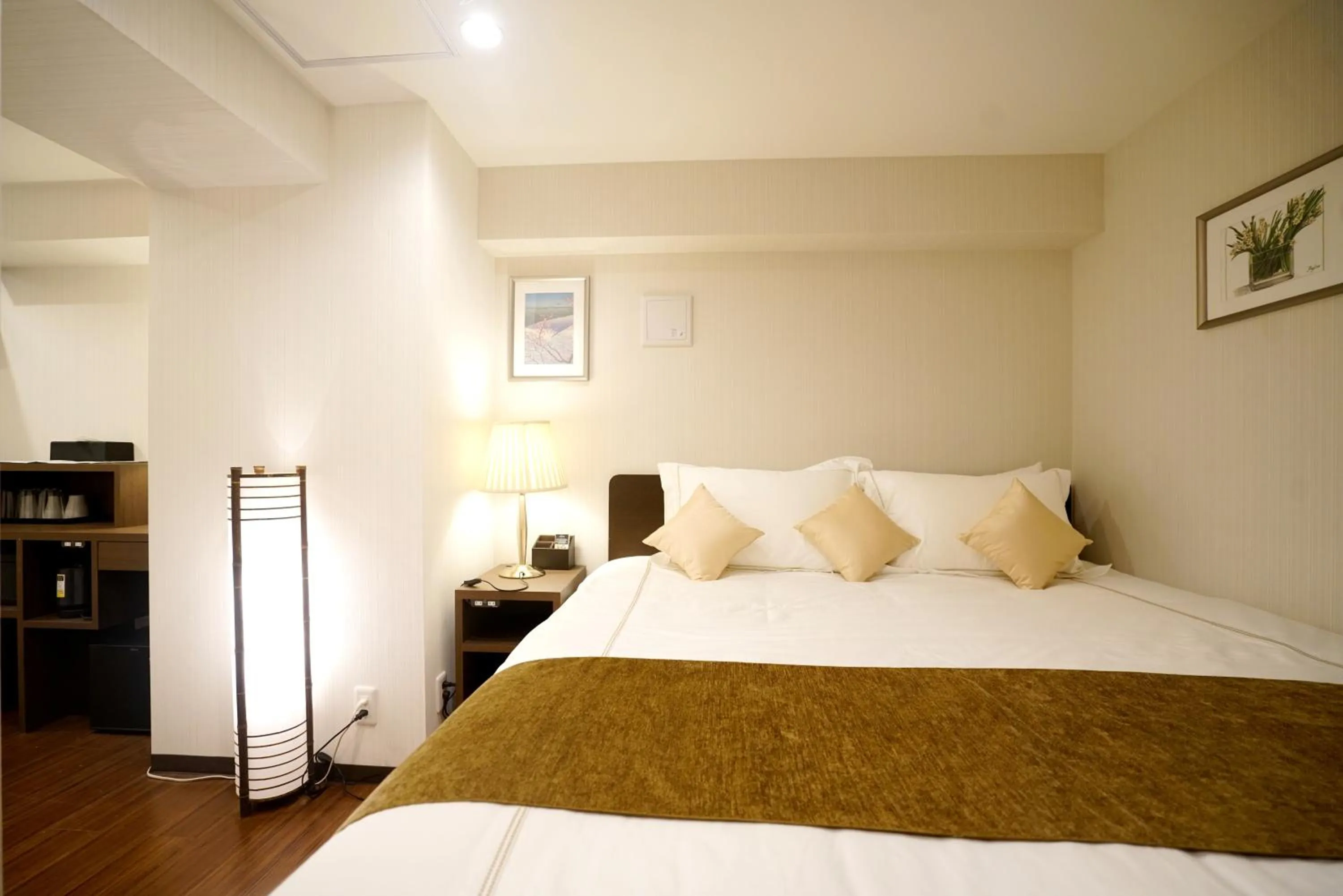 Photo of the whole room, Bed in Le Tour Hotel Akihabara Ekimae 楽途ホテル秋葉原駅前店