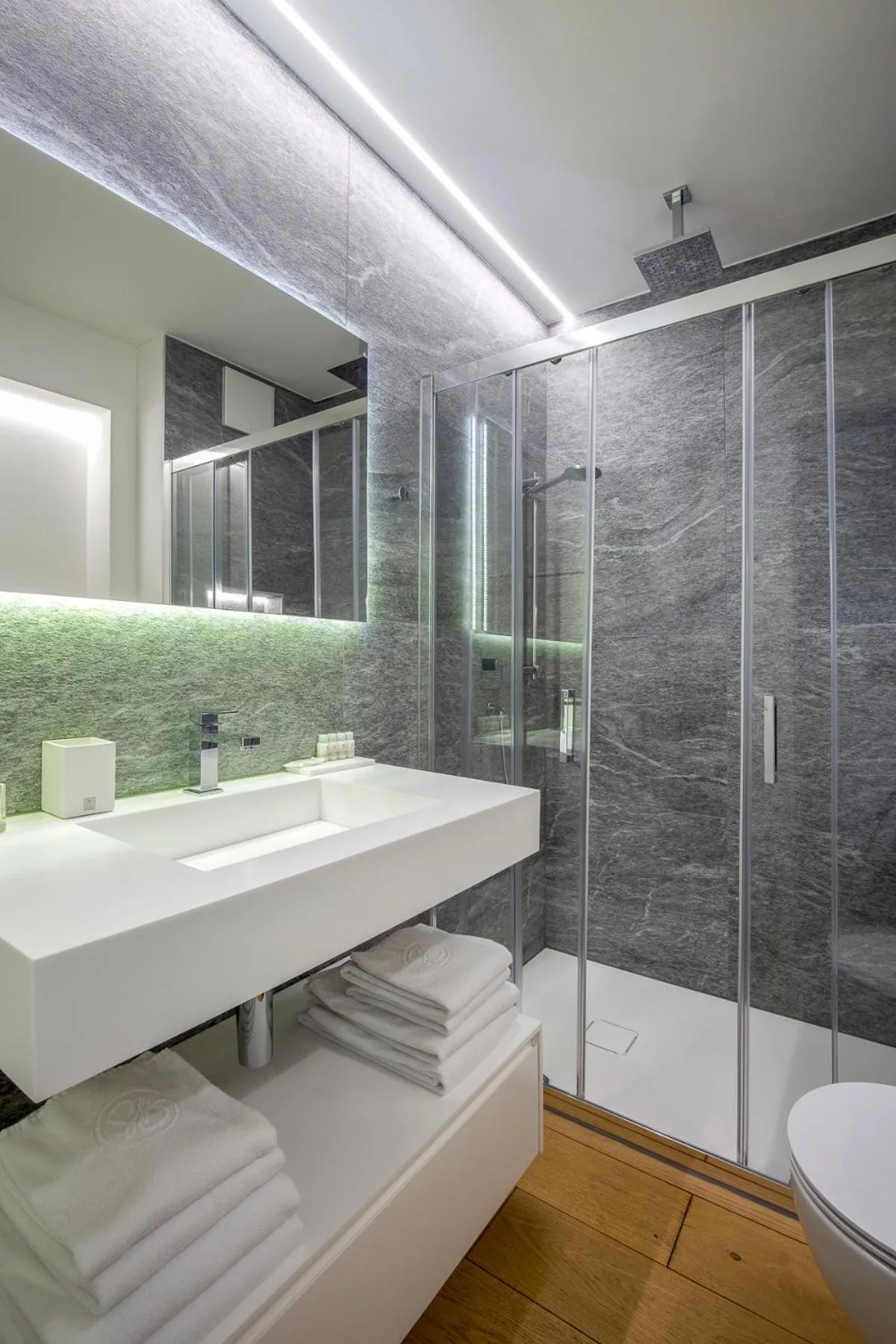 Shower in Sasso Boretto, Luxury Holiday Apartments