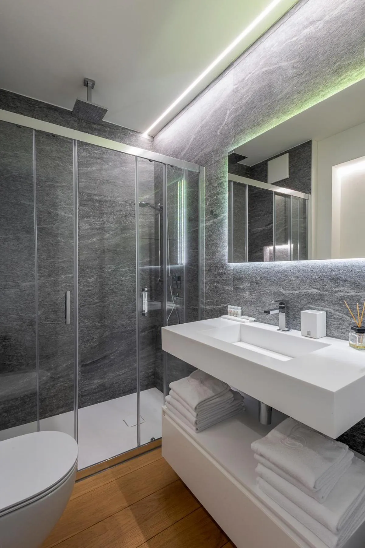 Shower in Sasso Boretto, Luxury Holiday Apartments