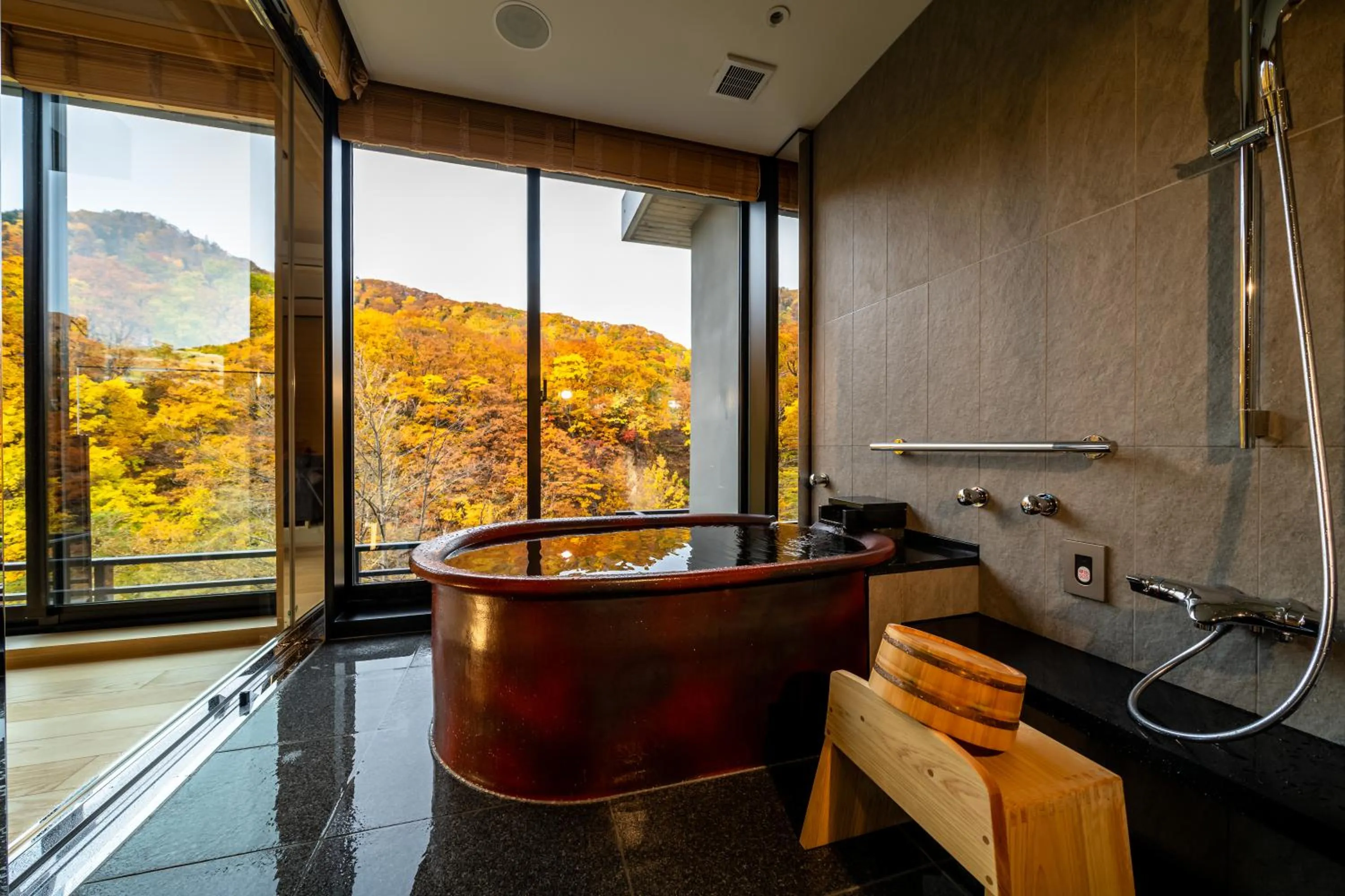 Hot Spring Bath in Chalet Ivy Jozankei