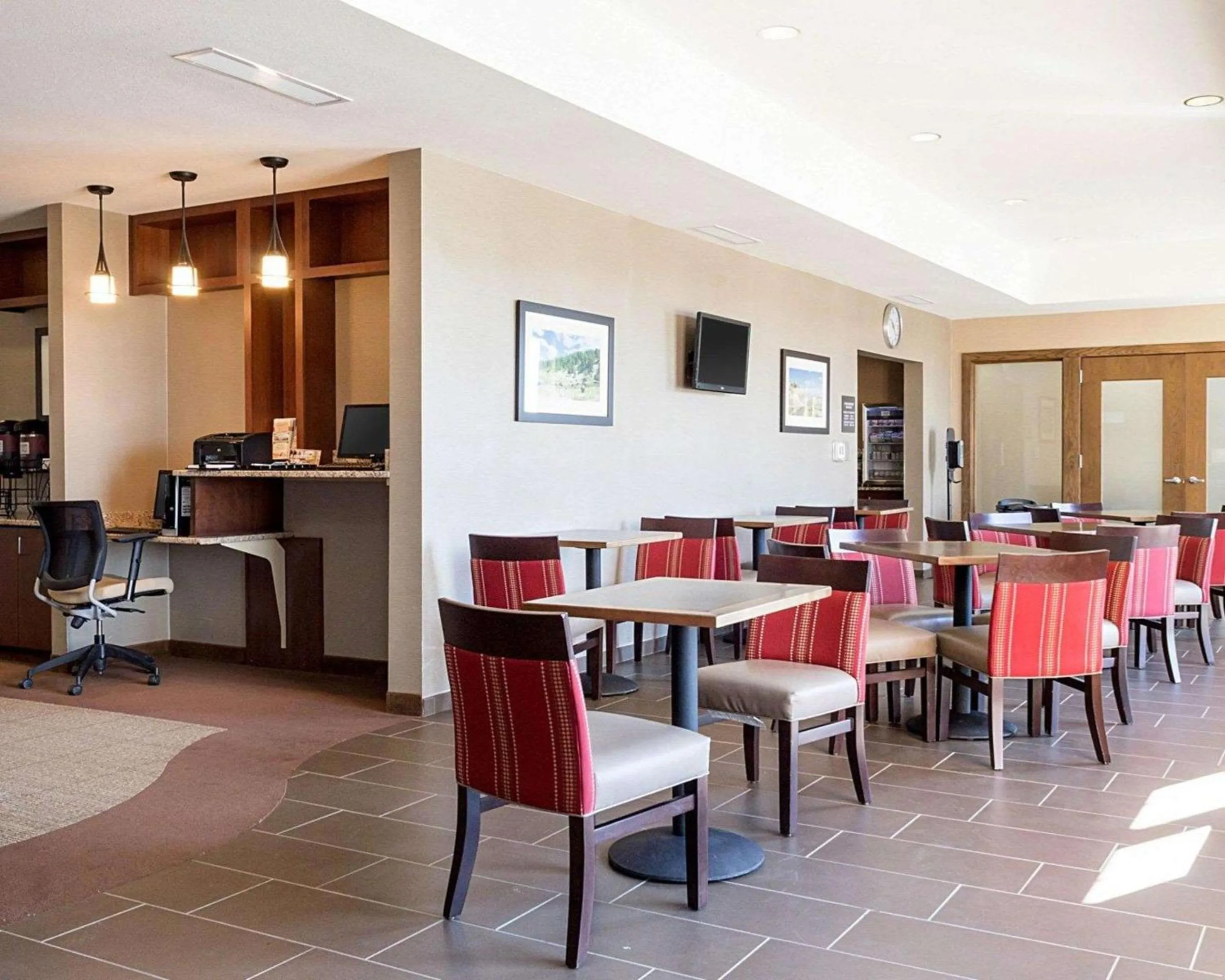 Restaurant/places to eat in Comfort Inn & Suites Watford City