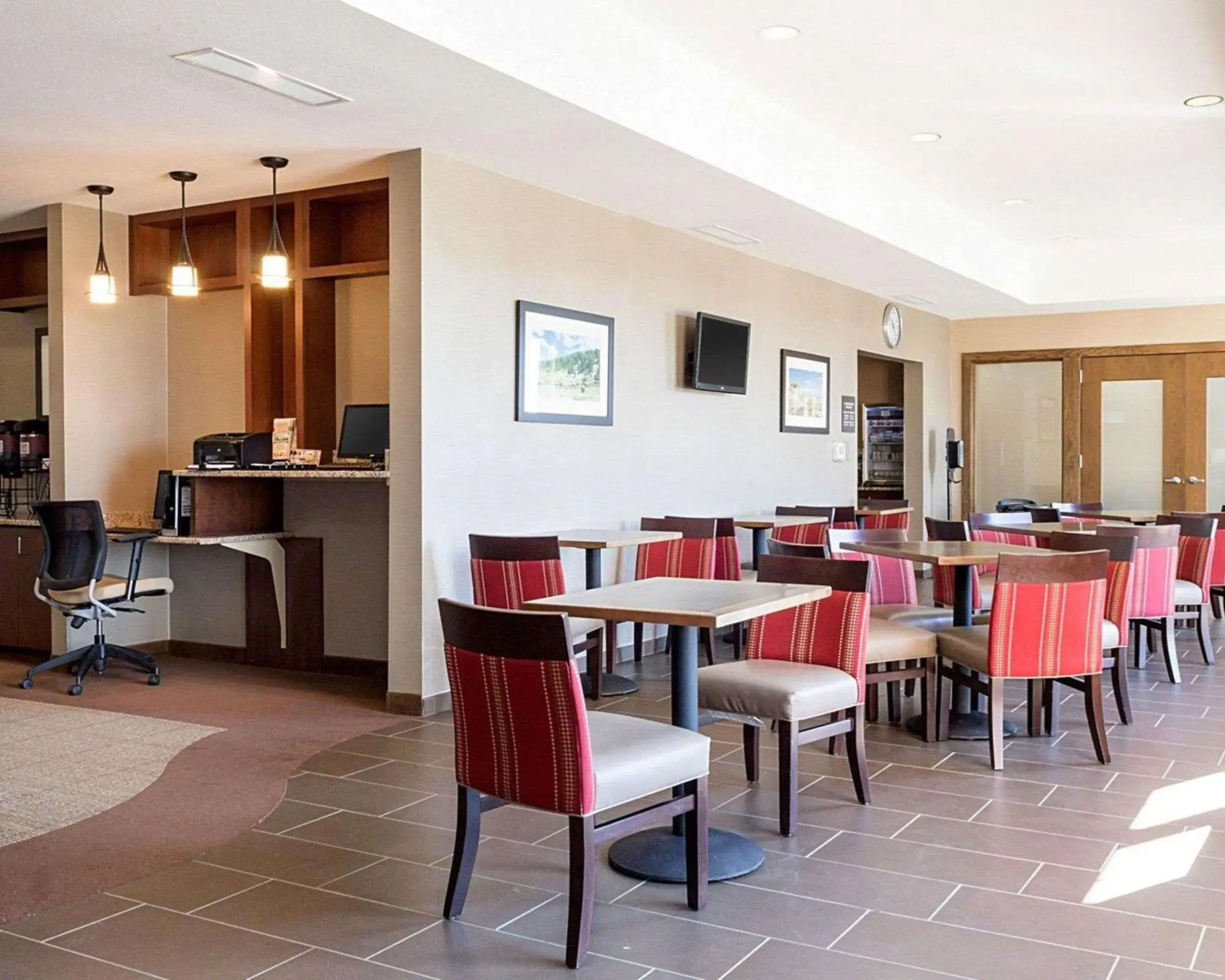 Restaurant/places to eat in Comfort Inn & Suites Watford City Restaurant/places to eat in Comfort Inn & Suites Watford City